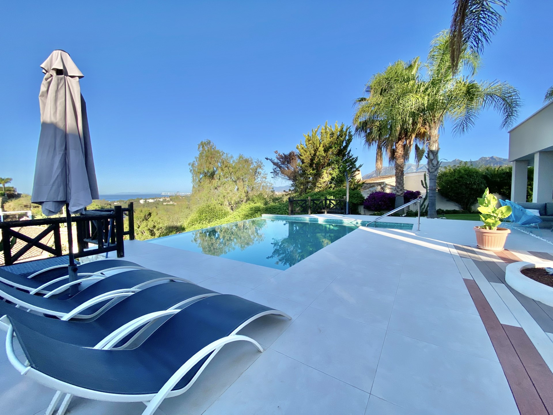 FANTASTICA VILLA DE ESTILO MEDITERRANEO EN EL ROSARIO, MARBELLA ESTE