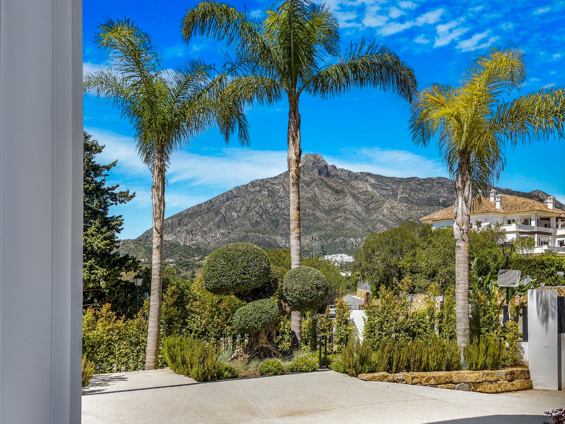 4 Exclusive 6 bedroom detached villas in Lomas de Marbella Club