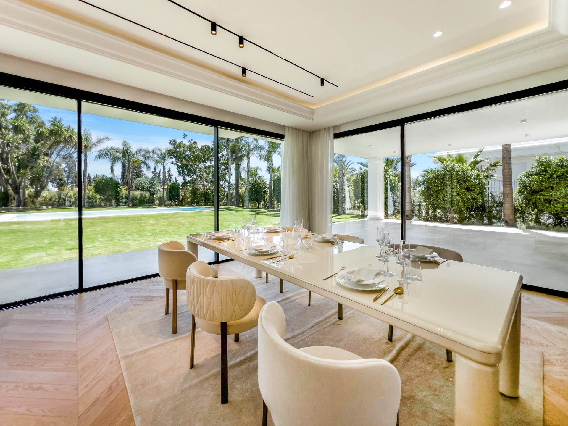 4 Exclusive 6 bedroom detached villas in Lomas de Marbella Club