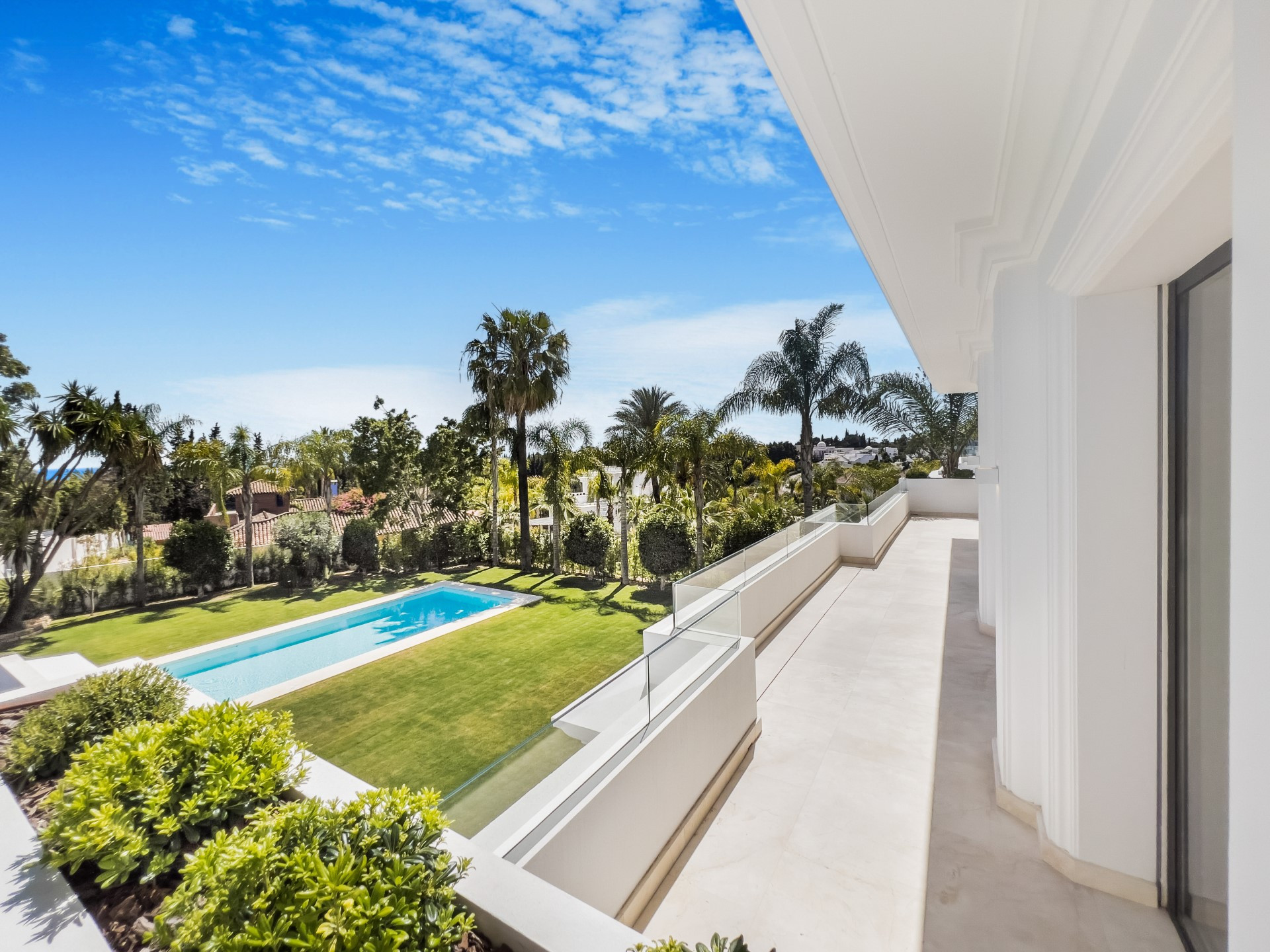 4 Exclusive 6 bedroom detached villas in Lomas de Marbella Club