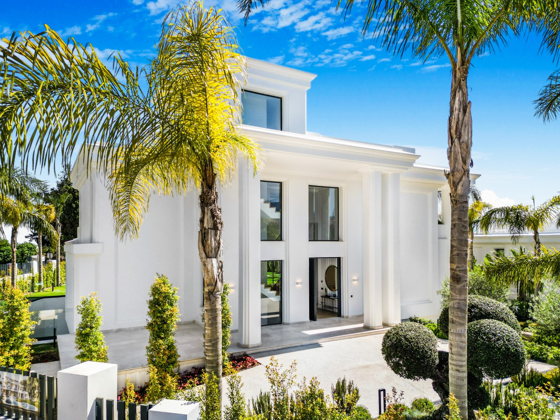 4 Exclusive 6 bedroom detached villas in Lomas de Marbella Club