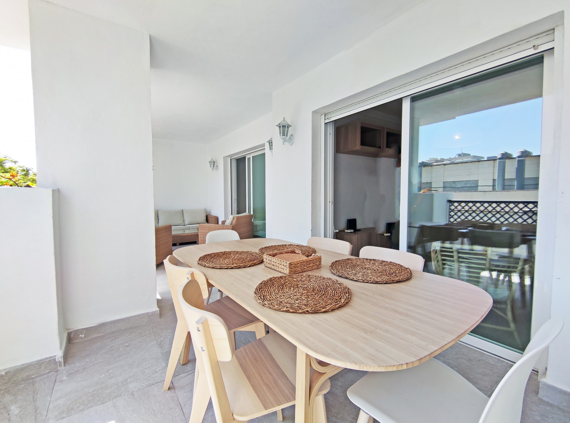 Un hermoso apartamento de 2 dormitorios bien situado en Puerto Banús 