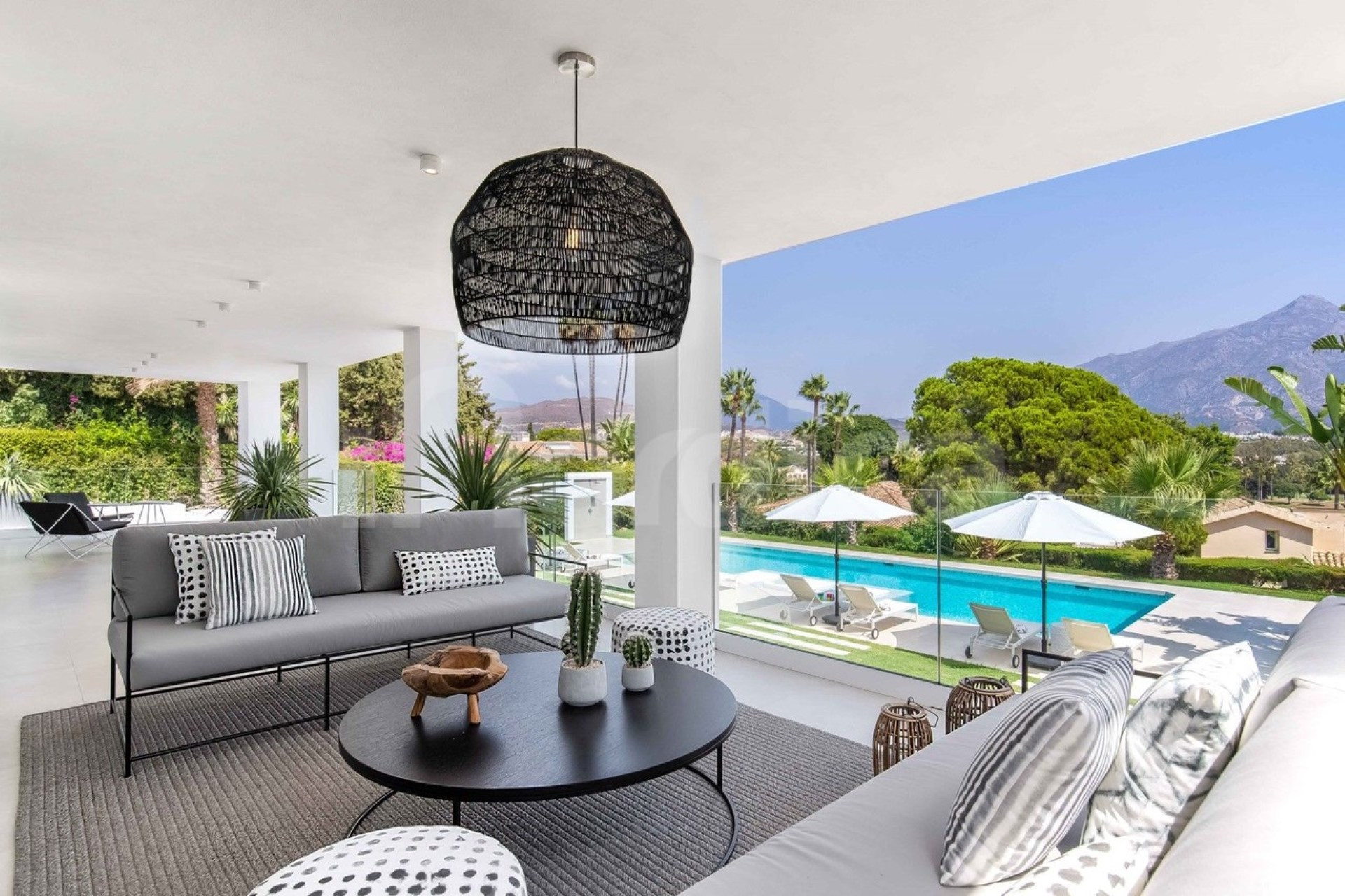 An exceptional 5 bedroom modern villa for rent in Las Brisas, Marbella 