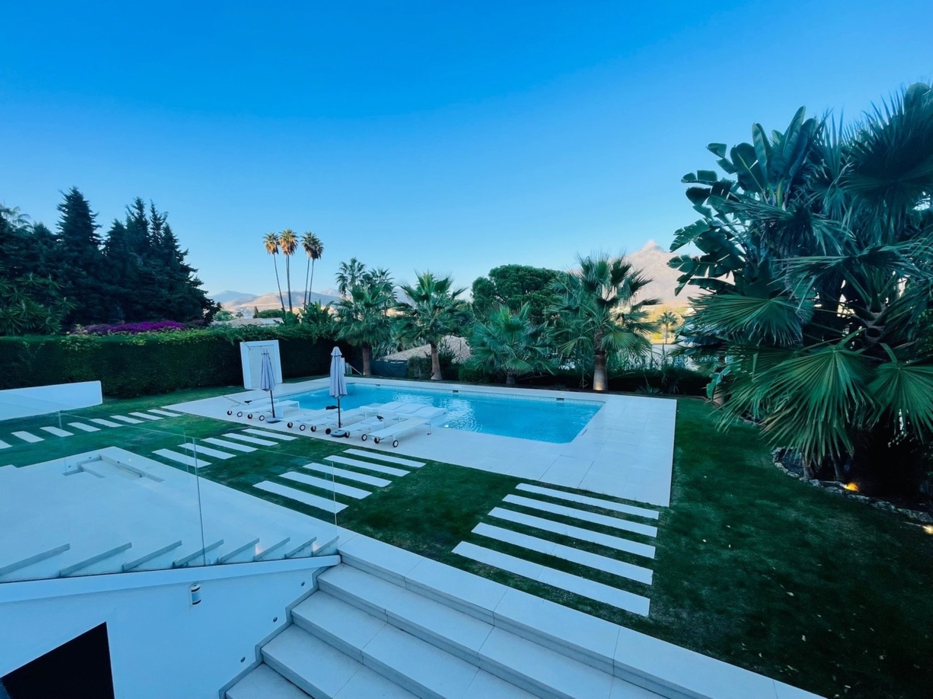 An exceptional 5 bedroom modern villa for rent in Las Brisas, Marbella 