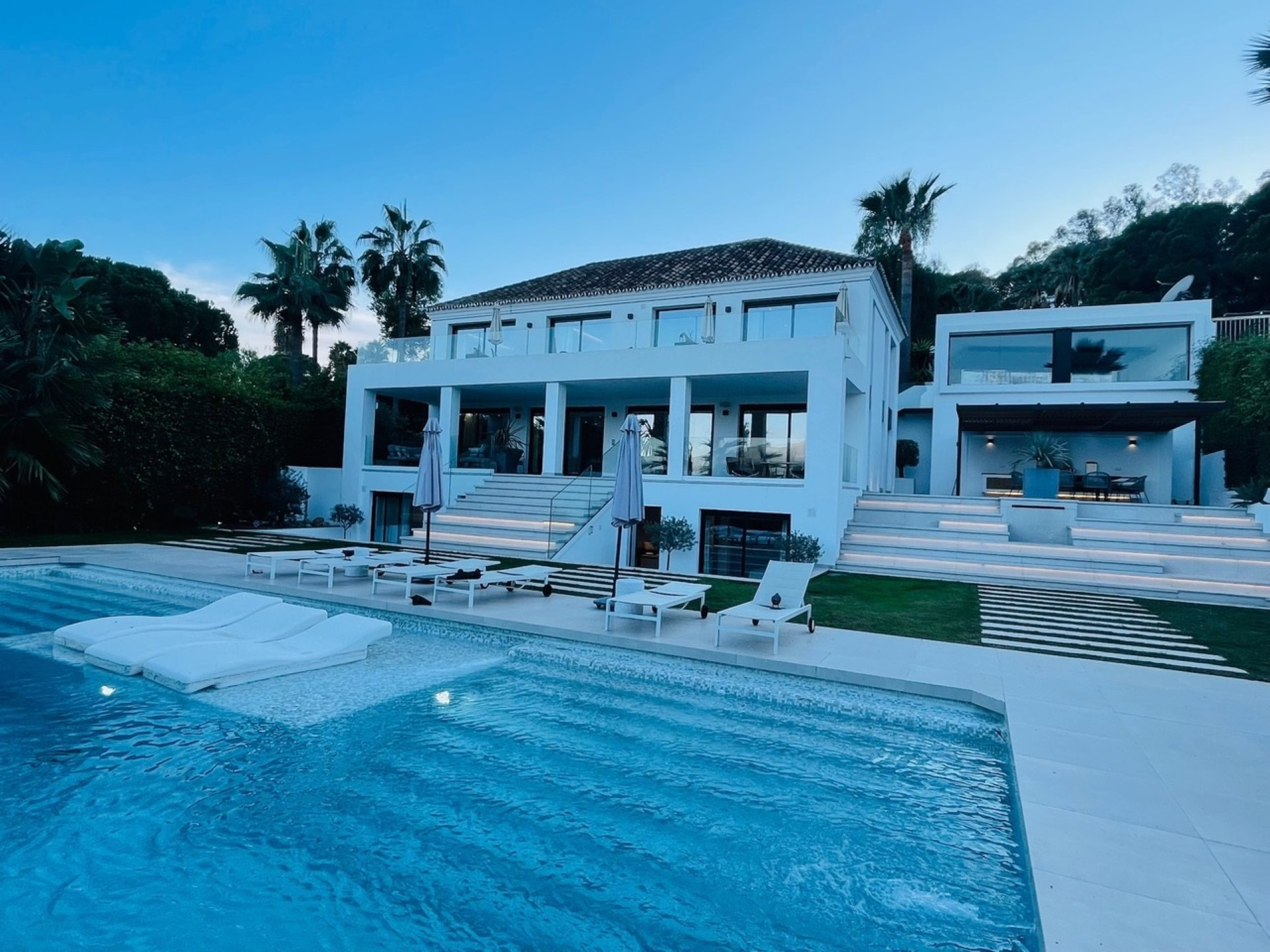 An exceptional 5 bedroom modern villa for rent in Las Brisas, Marbella 