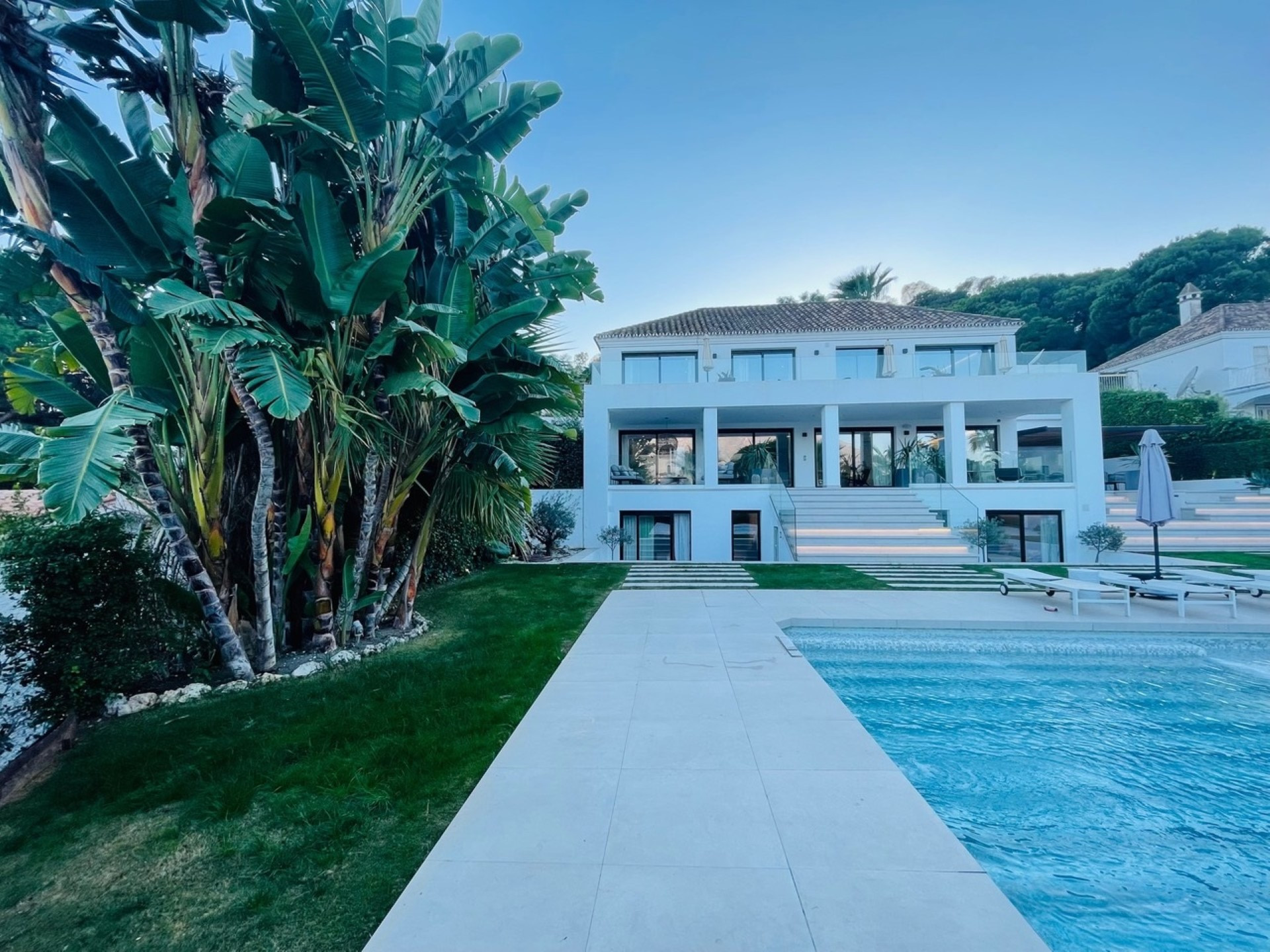 An exceptional 5 bedroom modern villa for rent in Las Brisas, Marbella 