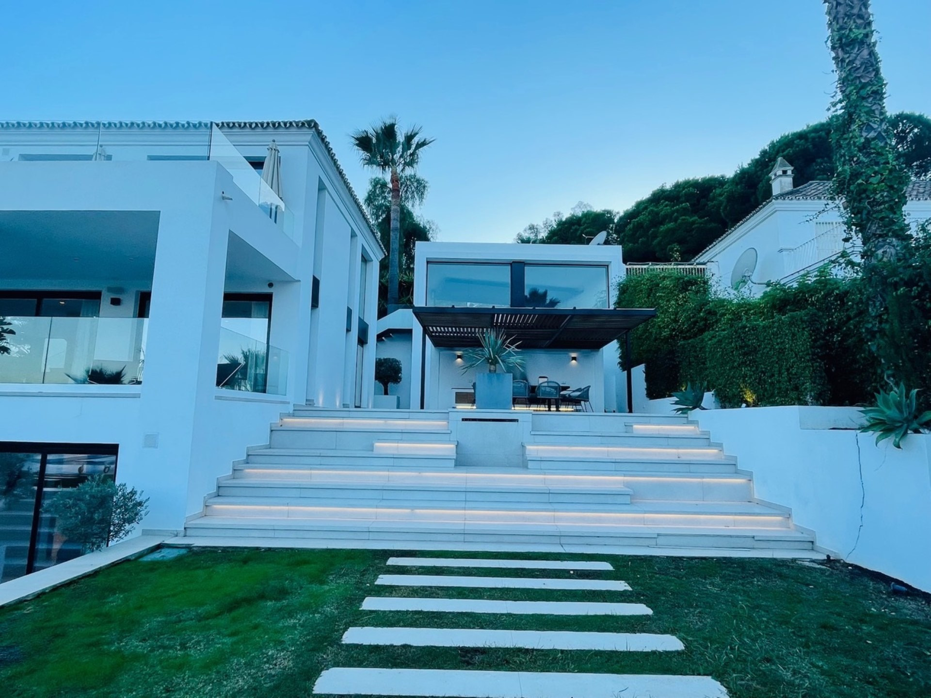 An exceptional 5 bedroom modern villa for rent in Las Brisas, Marbella 