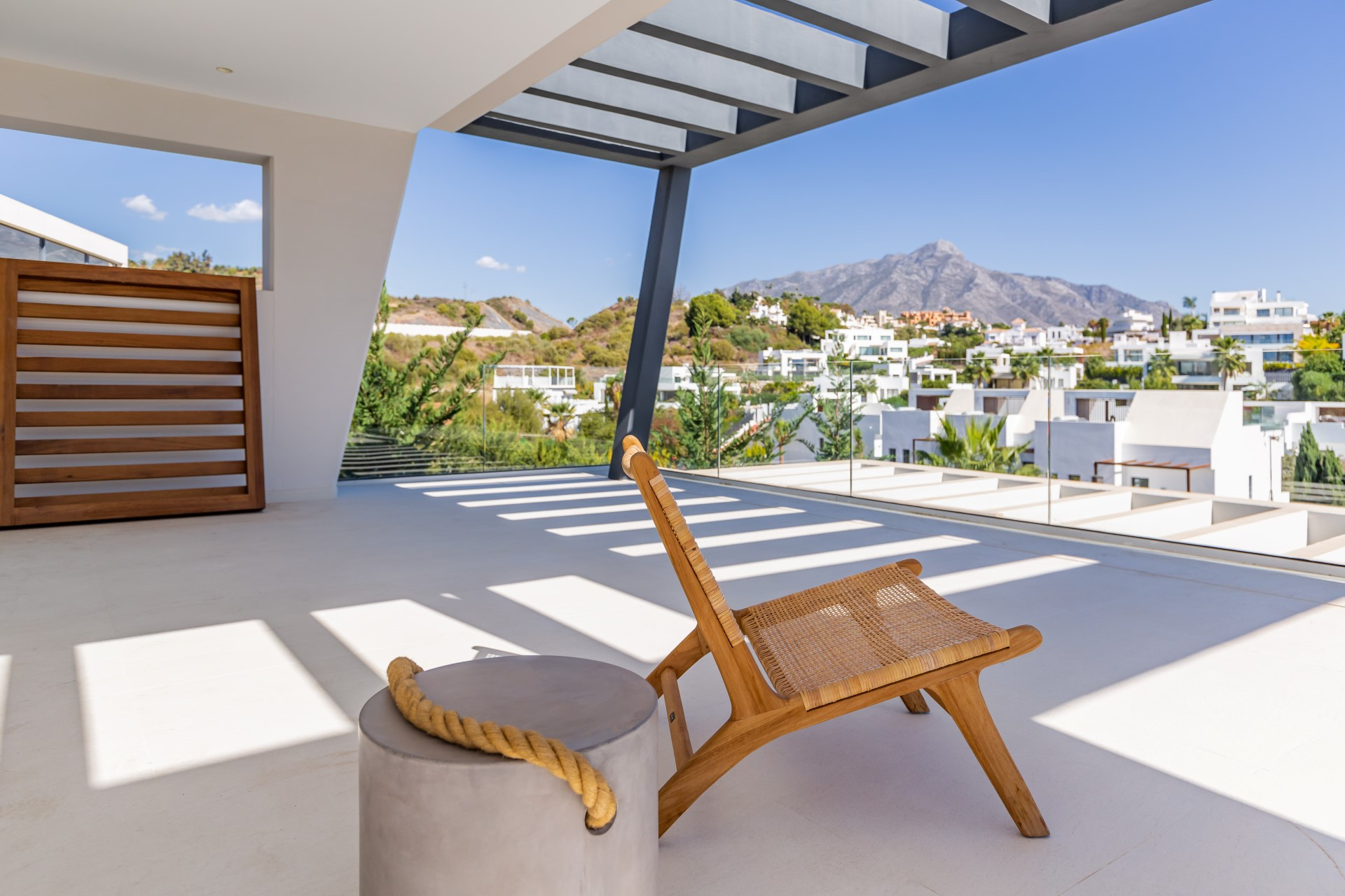 Villa de 6 dormitorios de nueva construcción en Nueva Andalucía, Marbella, España