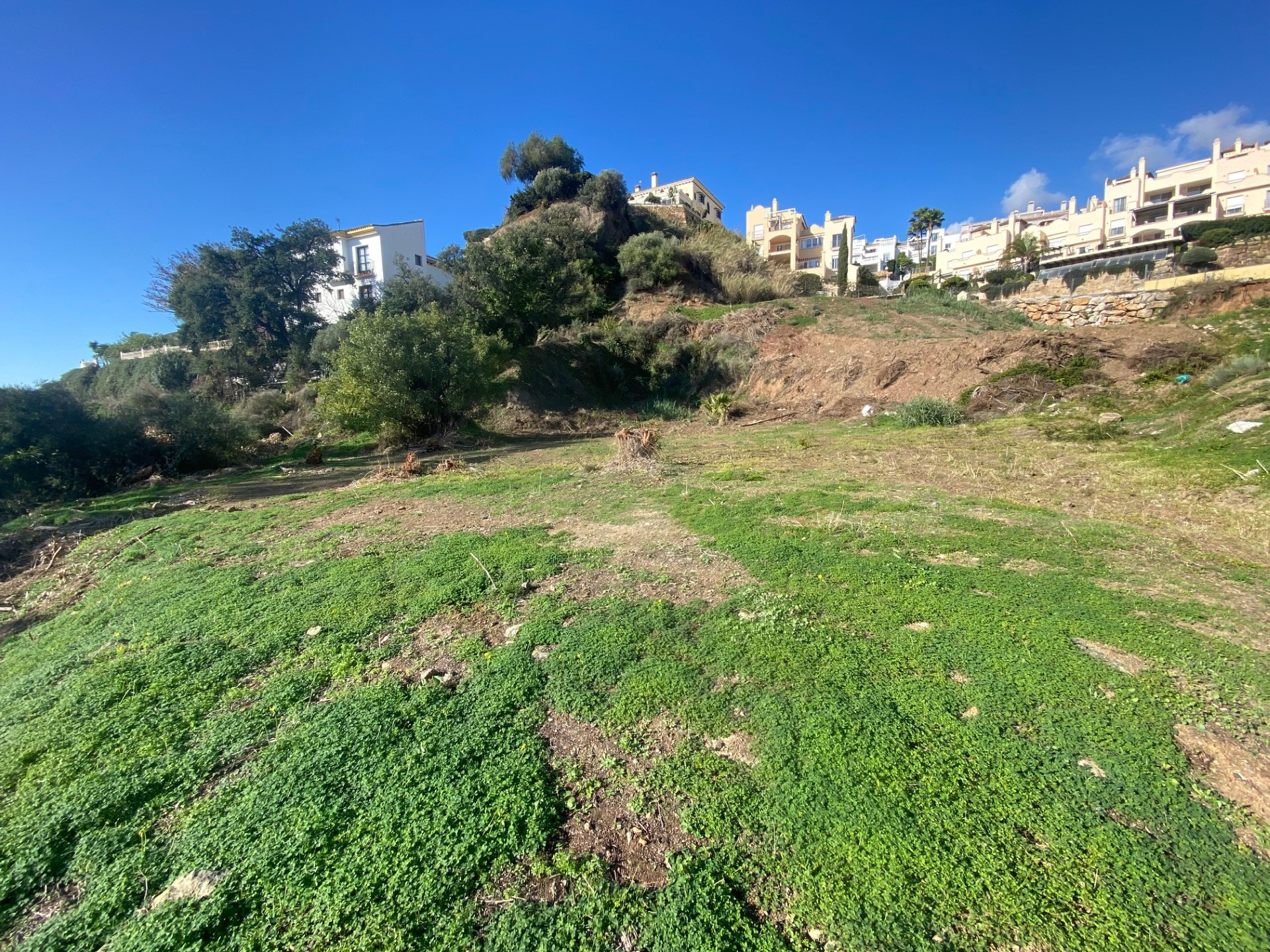 Unique opportunity for a plot with pre-approved project in Puerto Del Almendro, Benahavis