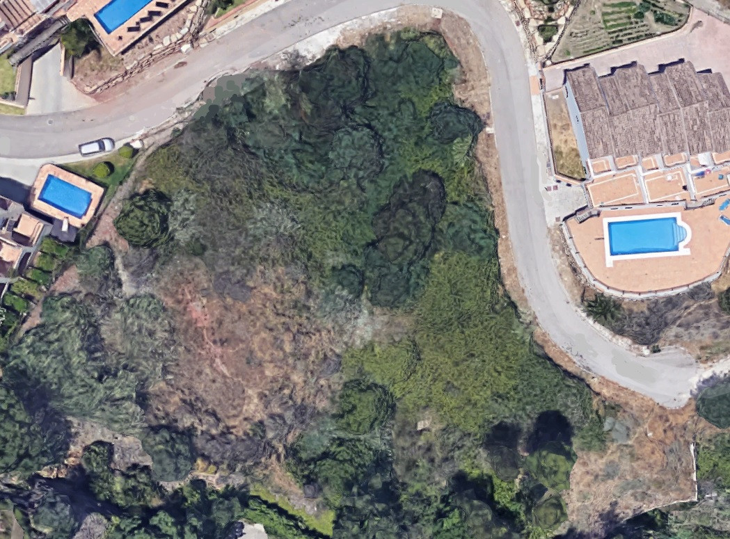 Oportunidad única de parcela con proyecto preaprobado en Puerto Del Almendro, Benahavis 