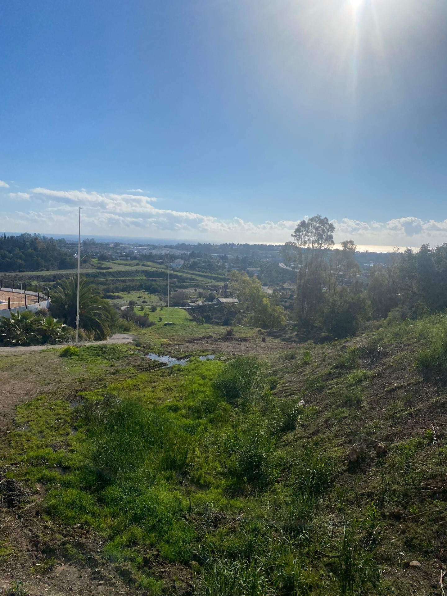 Oportunidad única de parcela con proyecto preaprobado en Puerto Del Almendro, Benahavis 