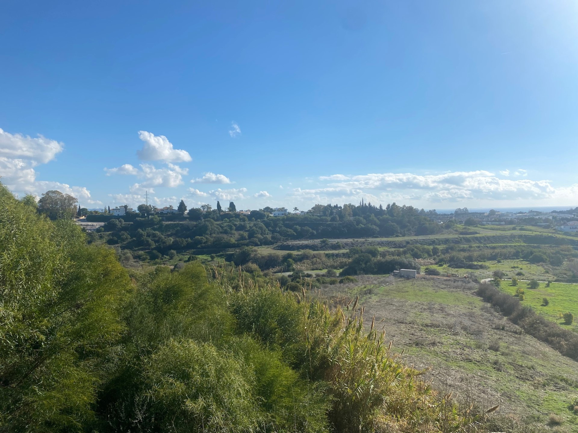 Oportunidad única de parcela con proyecto preaprobado en Puerto Del Almendro, Benahavis 