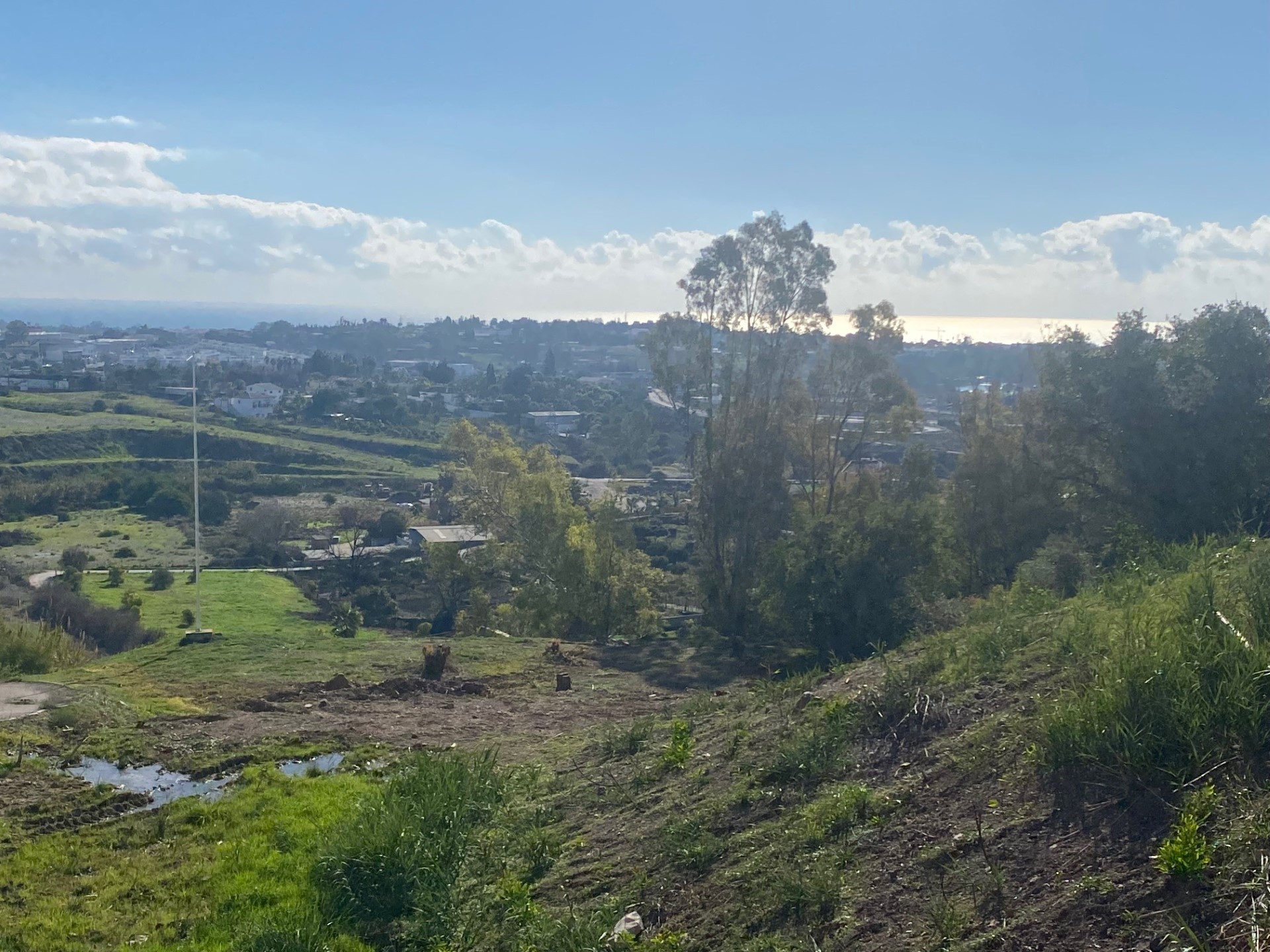 Oportunidad única de parcela con proyecto preaprobado en Puerto Del Almendro, Benahavis 