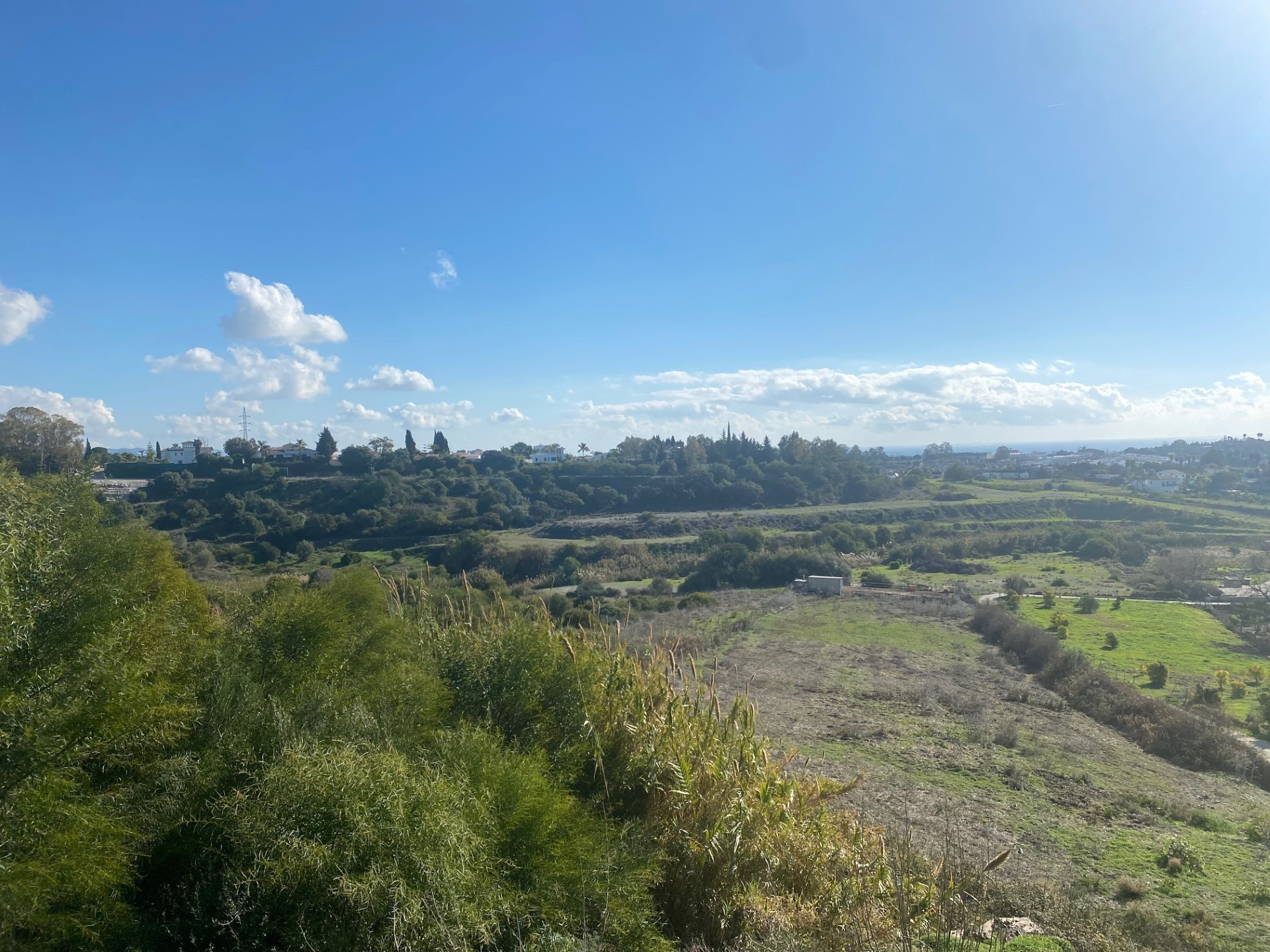 Oportunidad única de parcela con proyecto preaprobado en Puerto Del Almendro, Benahavis 