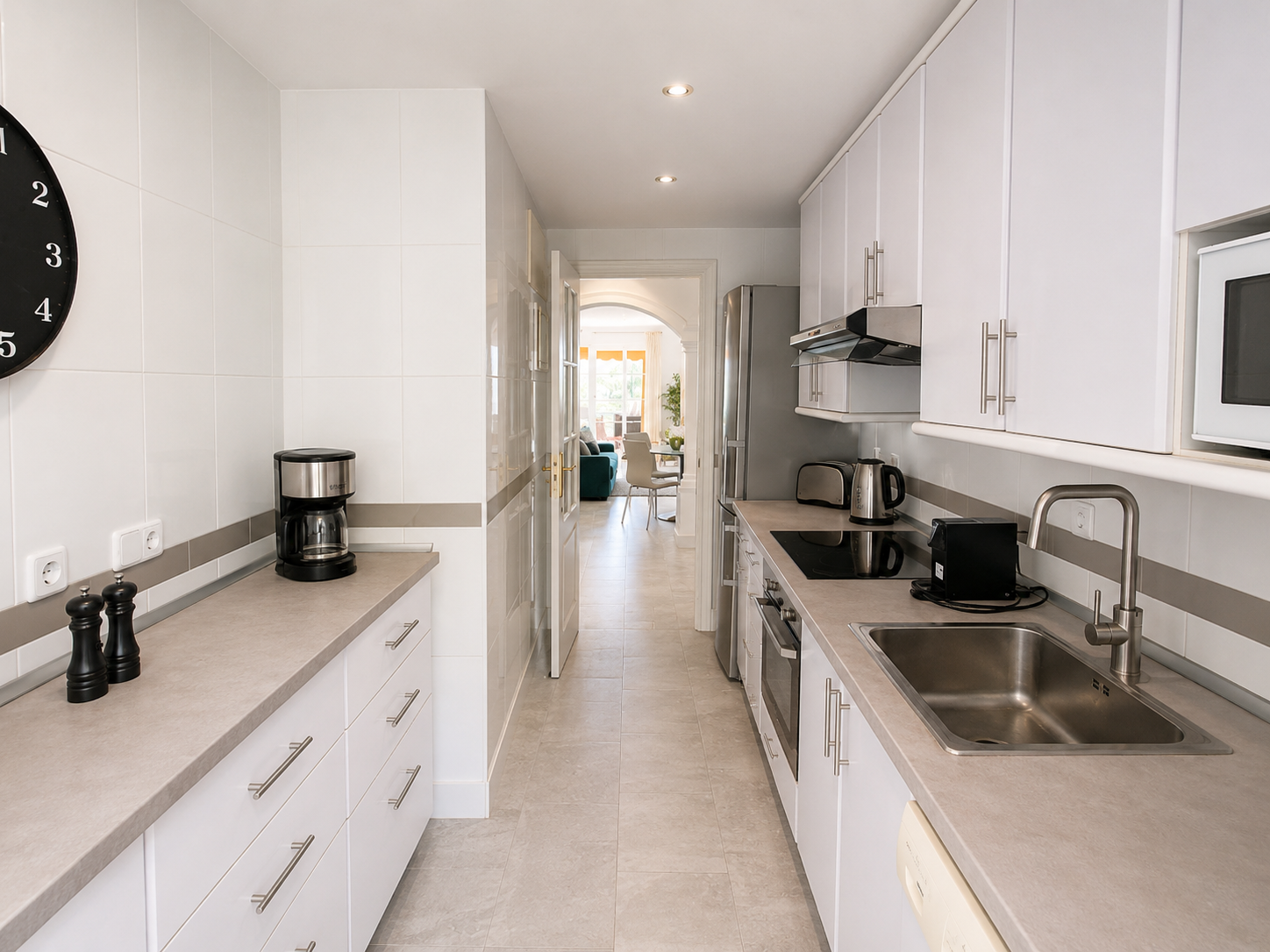 Elegante apartamento de 2 dormitorios con vistas panorámicas en Señorio de Aloha, Nueva Andalucía