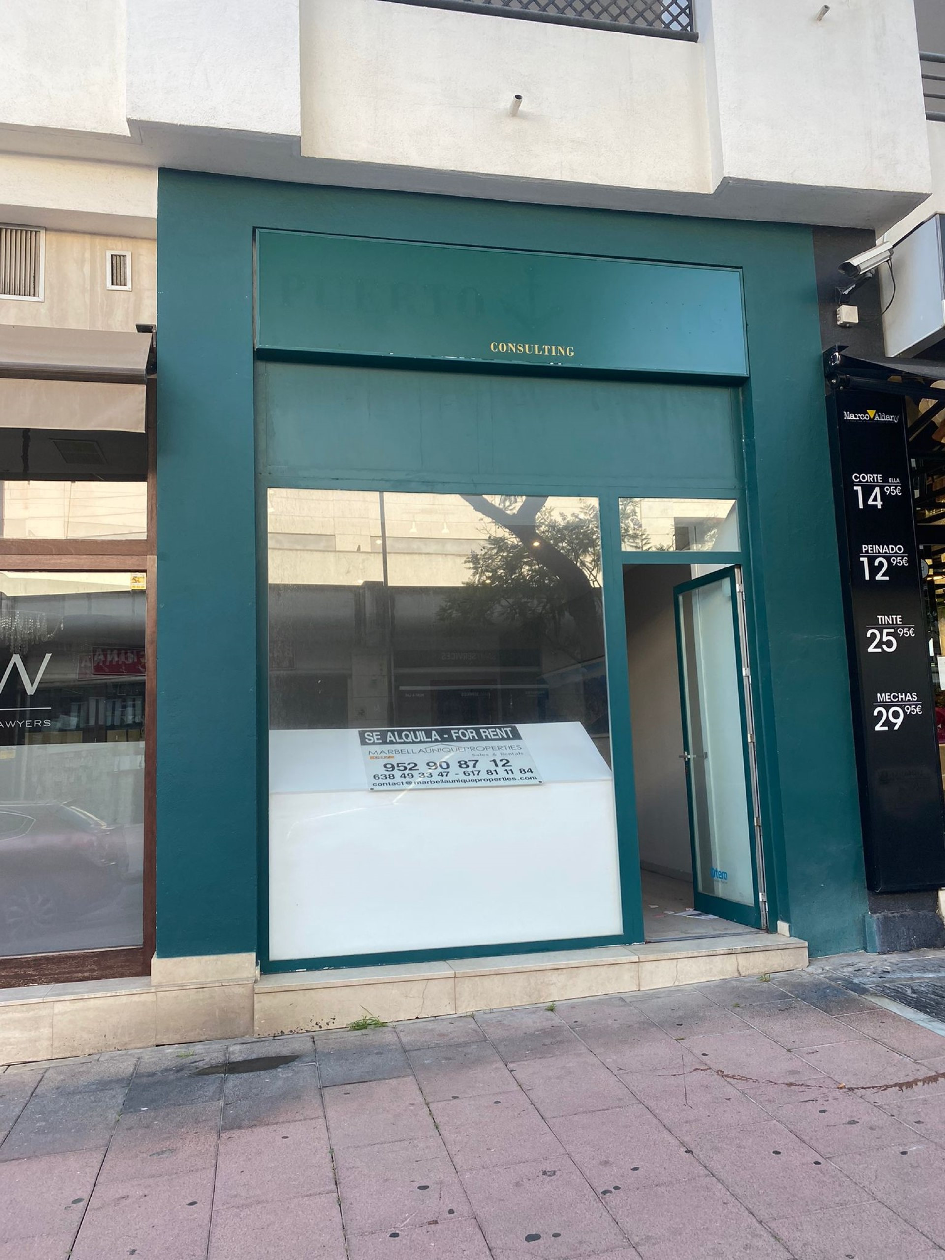 Ground floor commercial premises in Puerto Banus