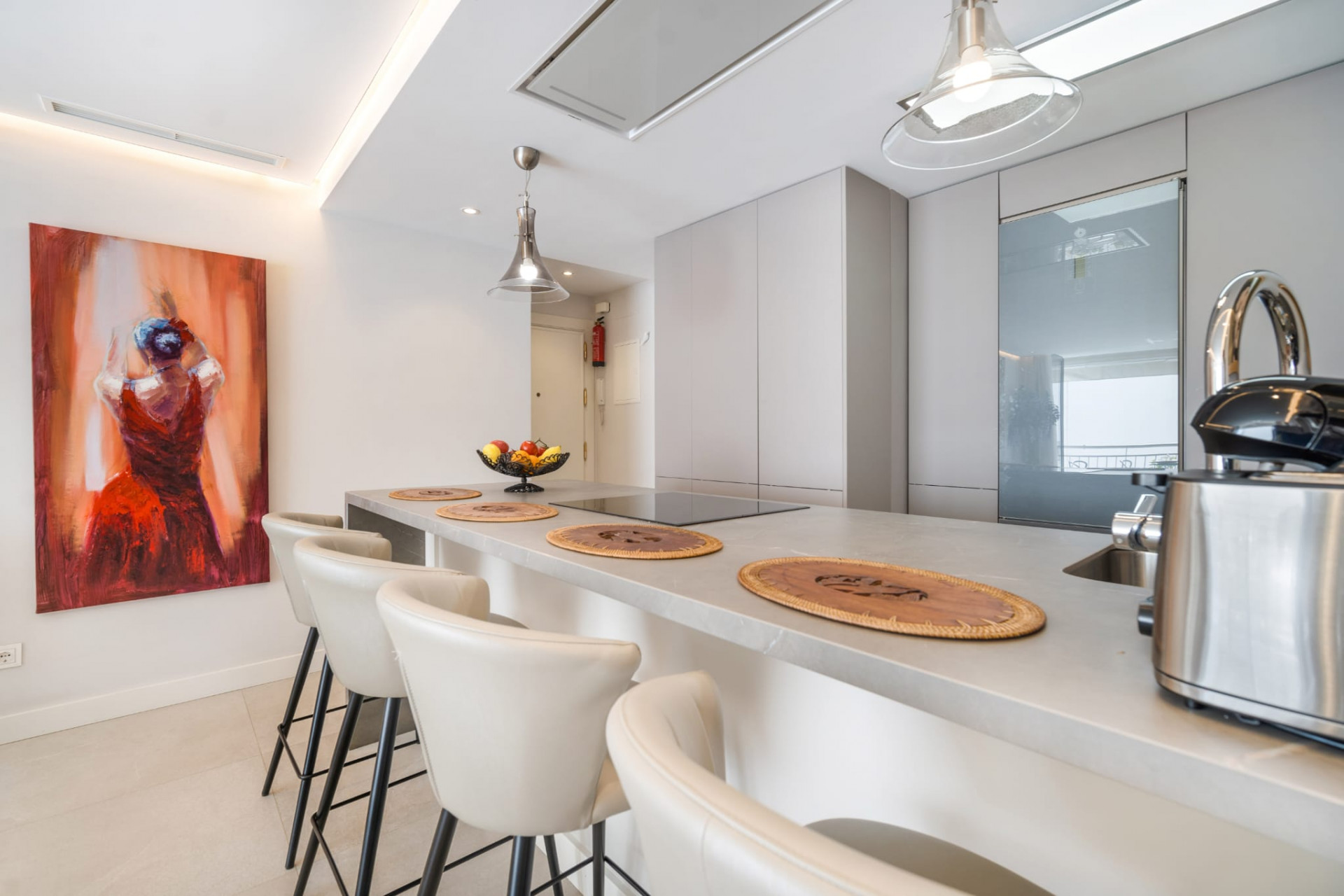 Completely refurbished 2 bedroom beachside apartment in Marbella center