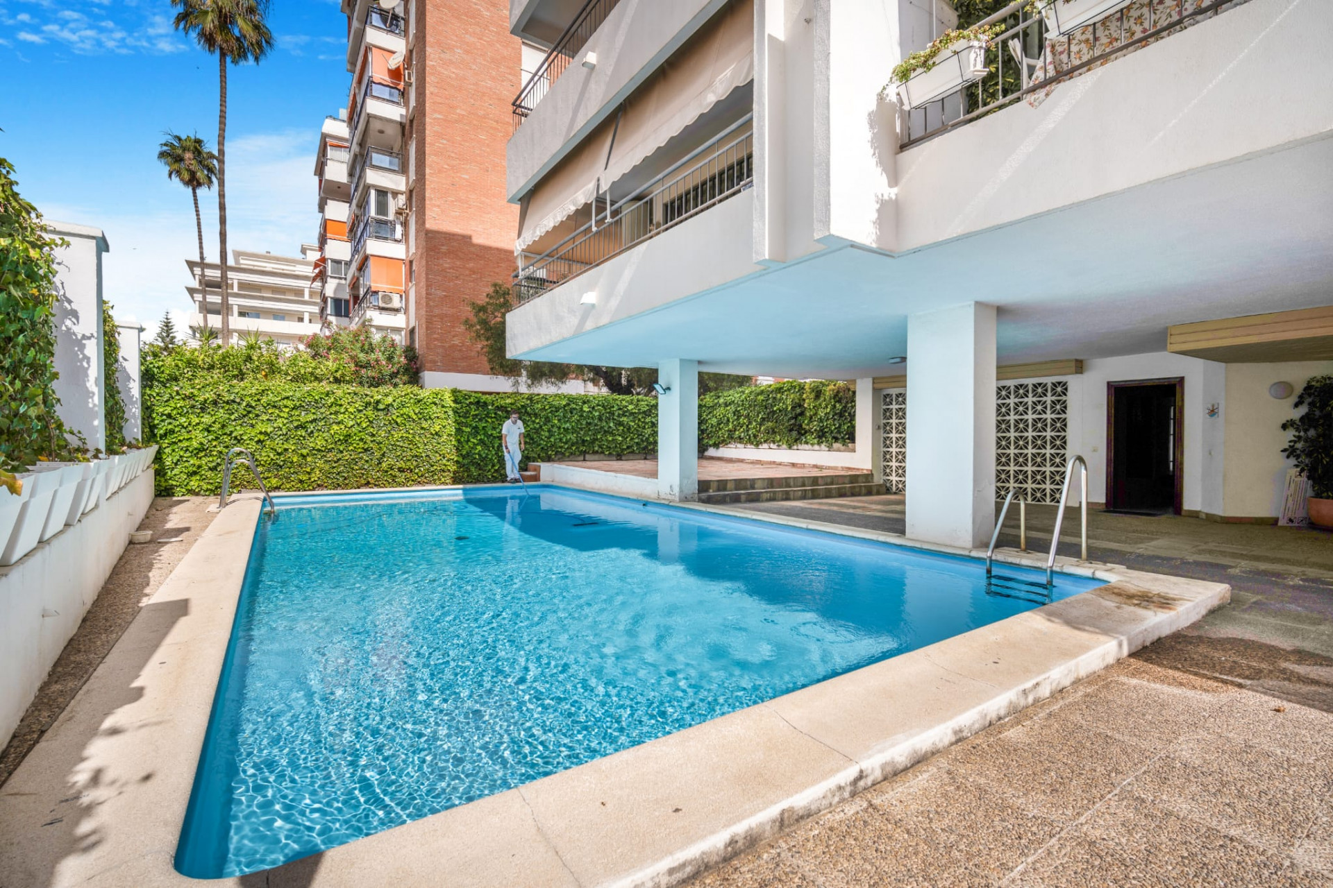 Completely refurbished 2 bedroom beachside apartment in Marbella center