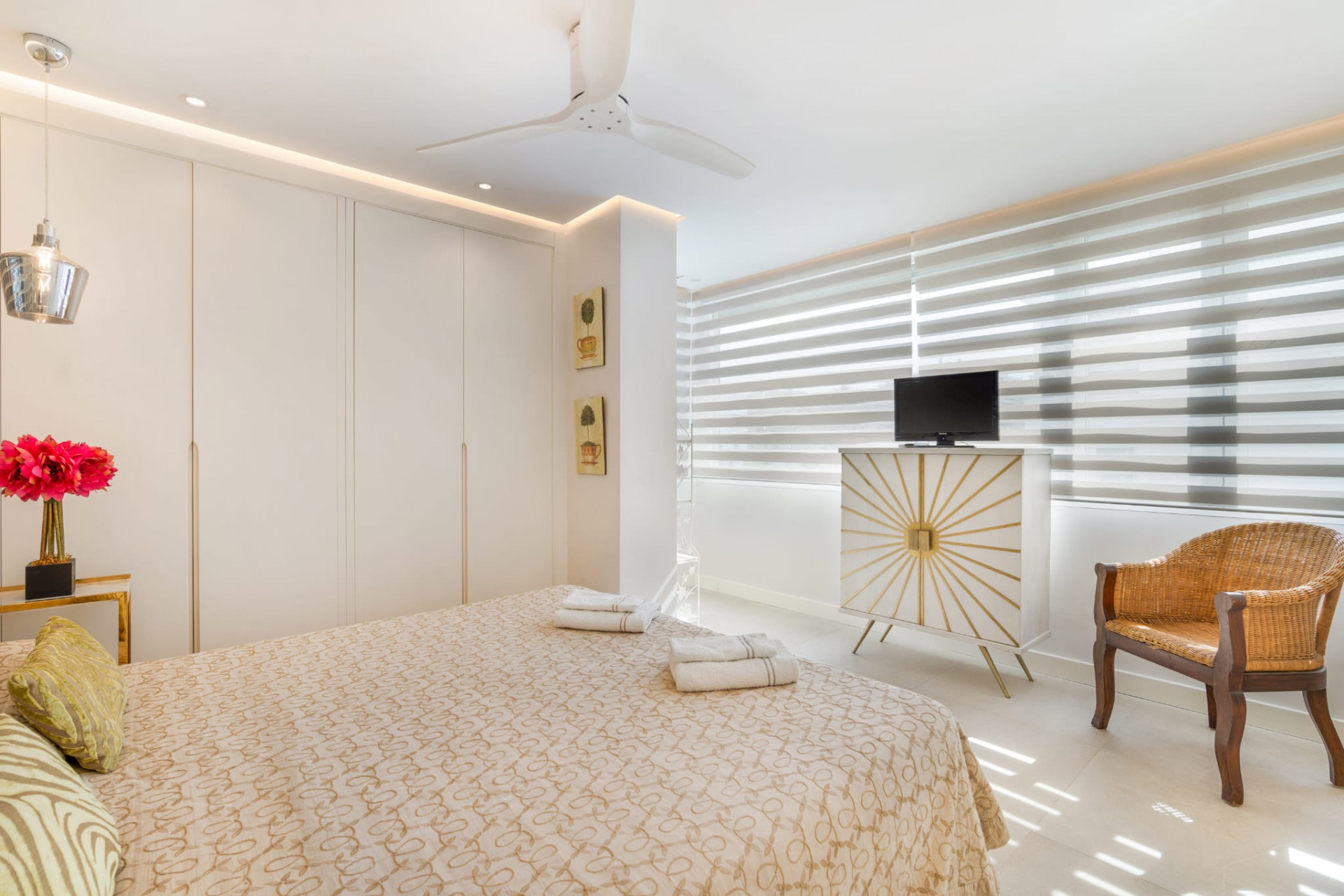 Completely refurbished 2 bedroom beachside apartment in Marbella center