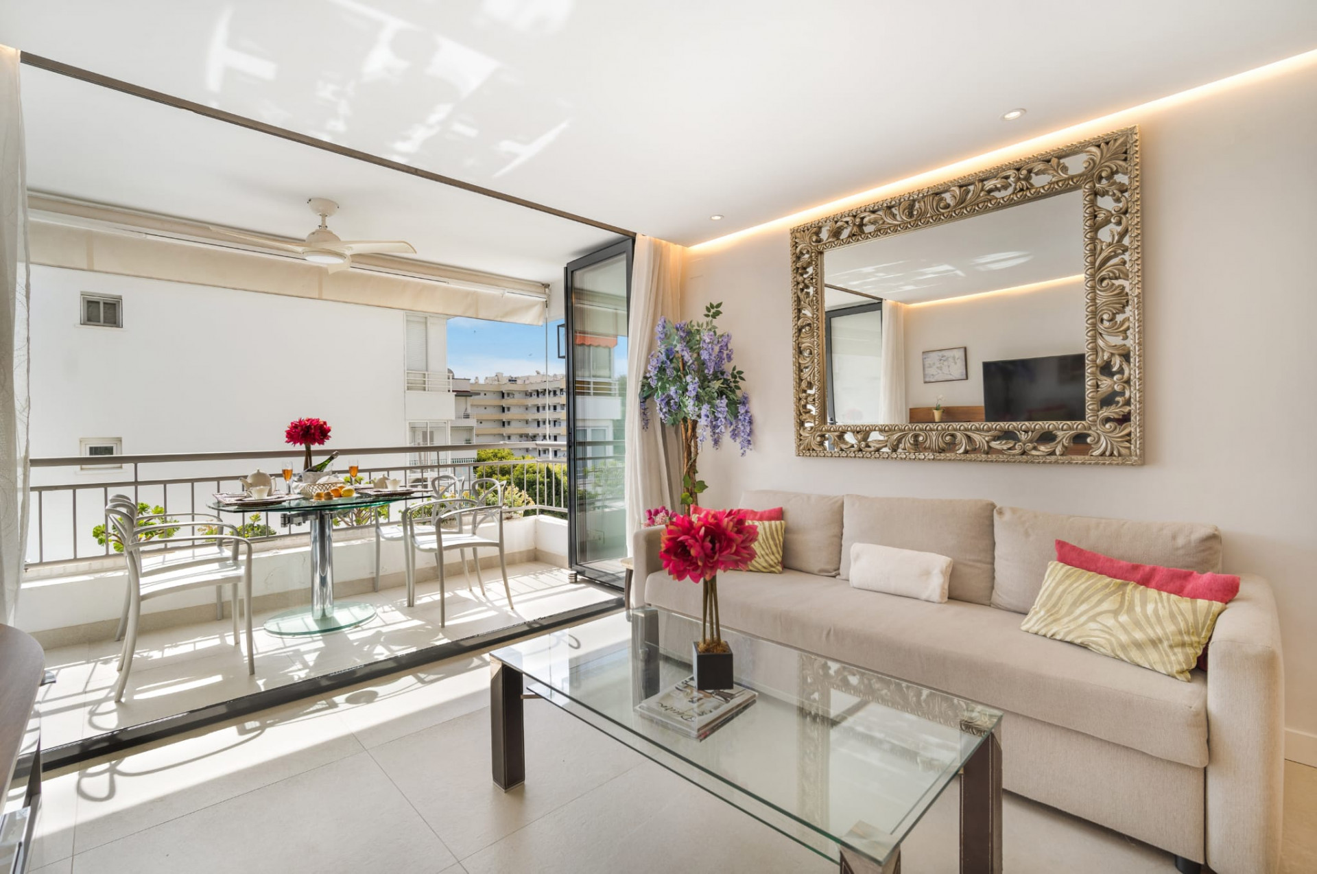 Completely refurbished 2 bedroom beachside apartment in Marbella center