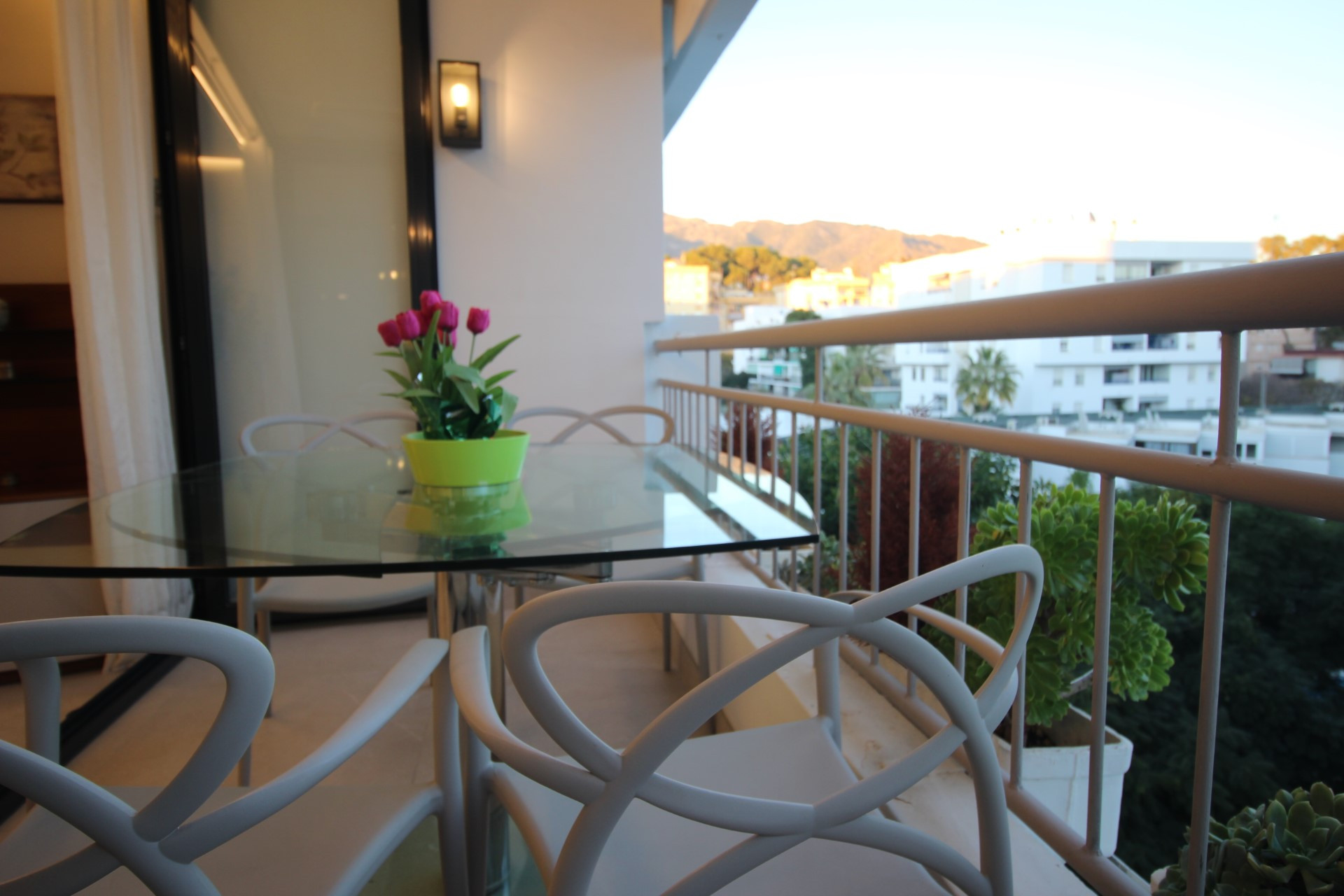 Completely refurbished 2 bedroom beachside apartment in Marbella center