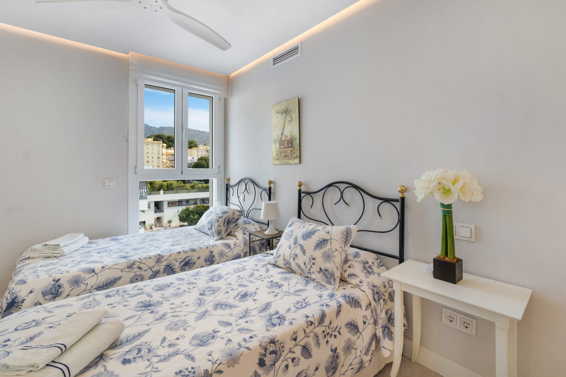 Completely refurbished 2 bedroom beachside apartment in Marbella center