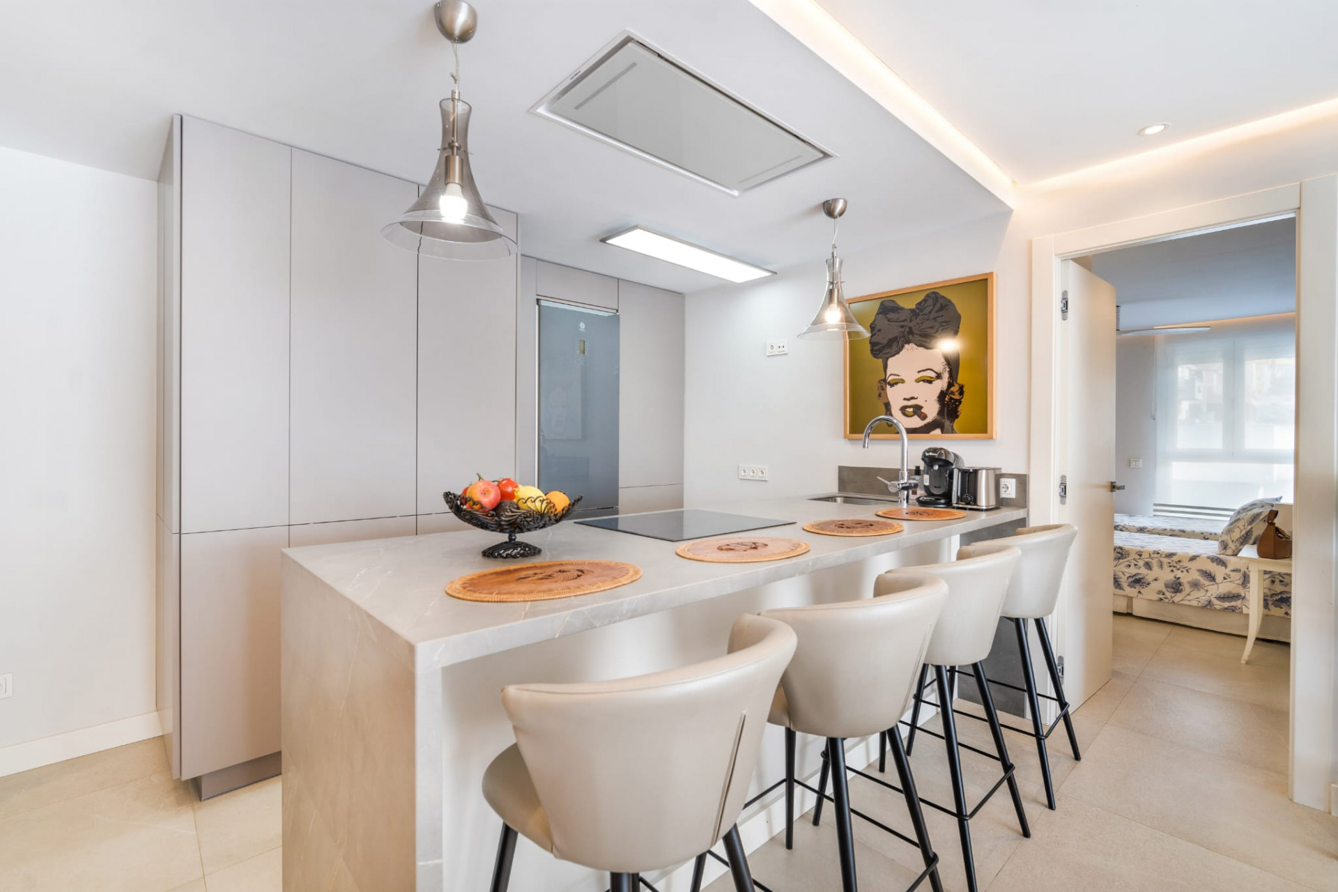Completely refurbished 2 bedroom beachside apartment in Marbella center