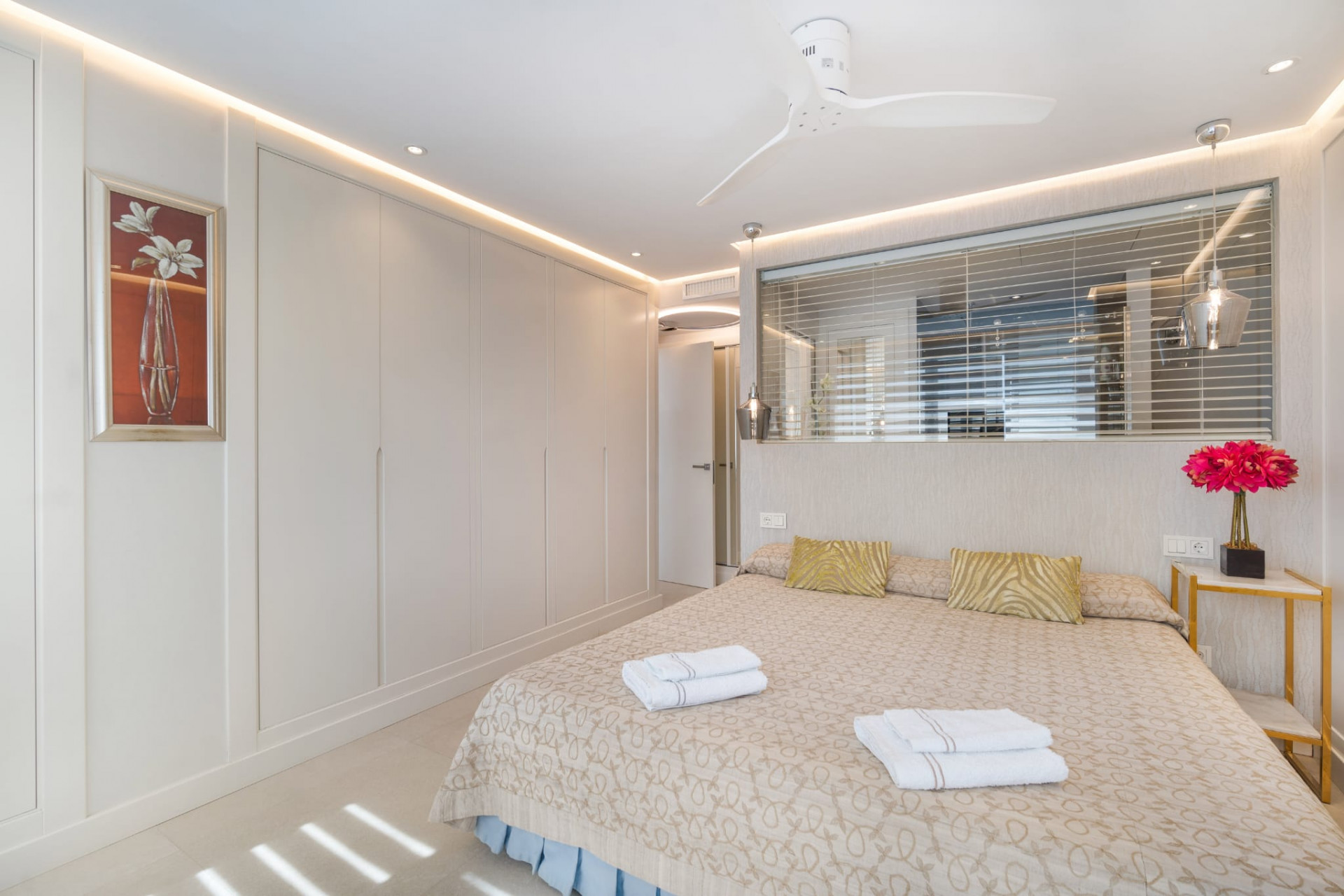 Completely refurbished 2 bedroom beachside apartment in Marbella center