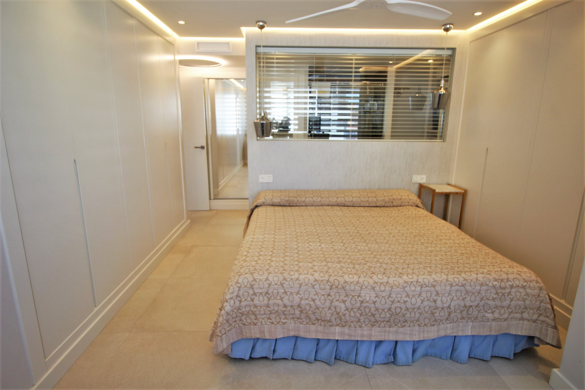 Completely refurbished 2 bedroom beachside apartment in Marbella center