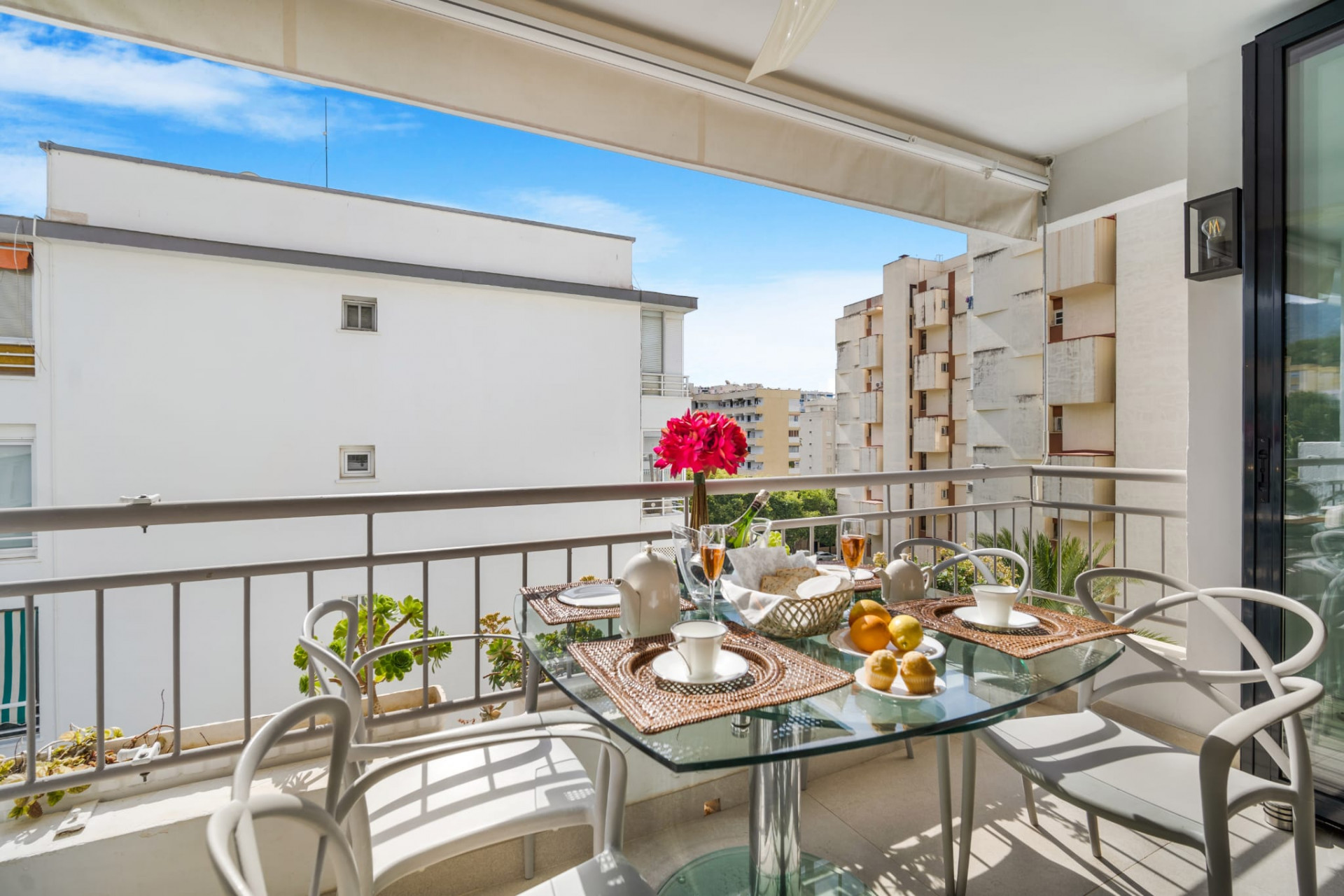 Completely refurbished 2 bedroom beachside apartment in Marbella center