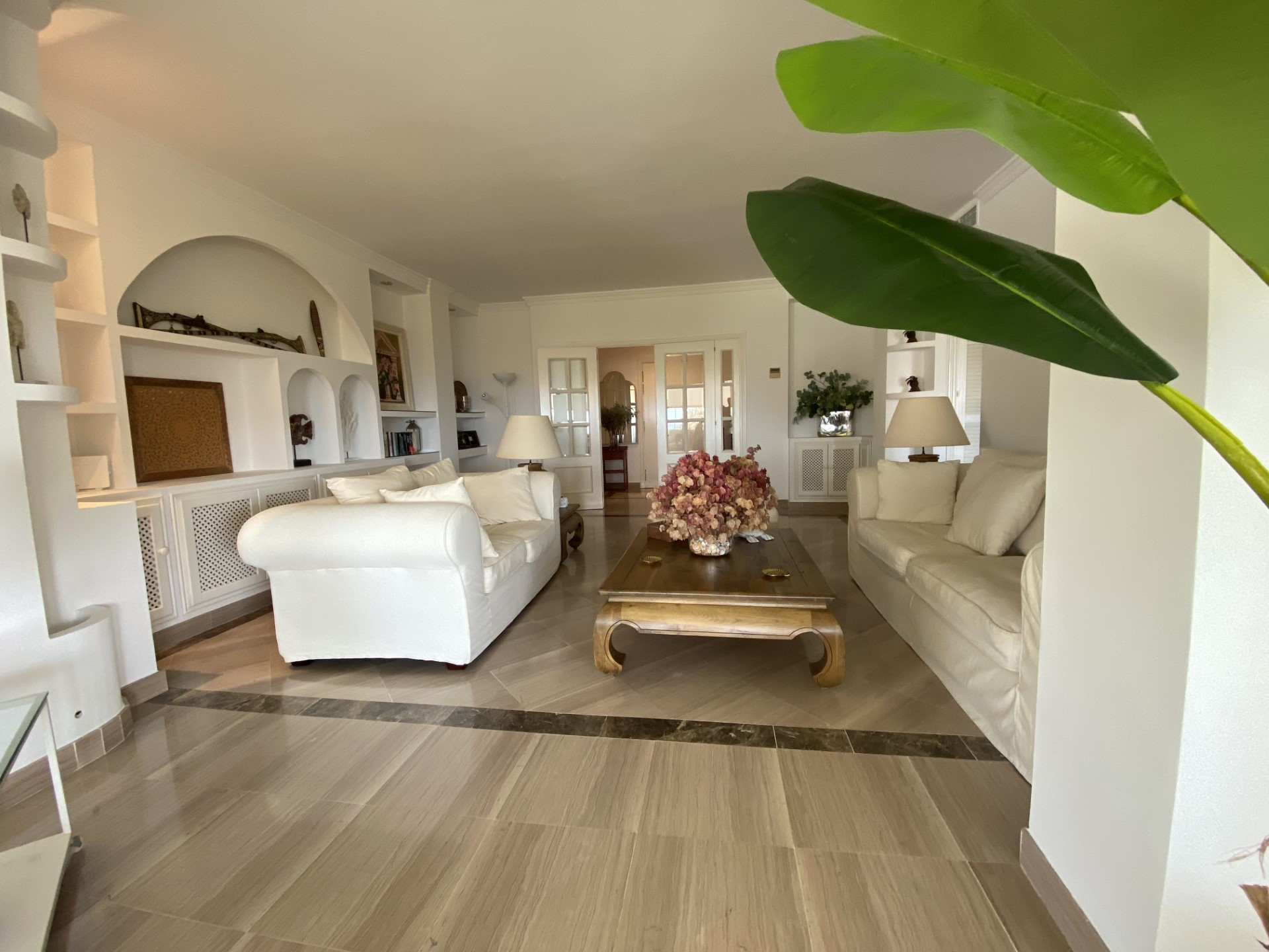 Un increíble apartamento de 2 dormitorios en Hacienda Playa, Marbella Este