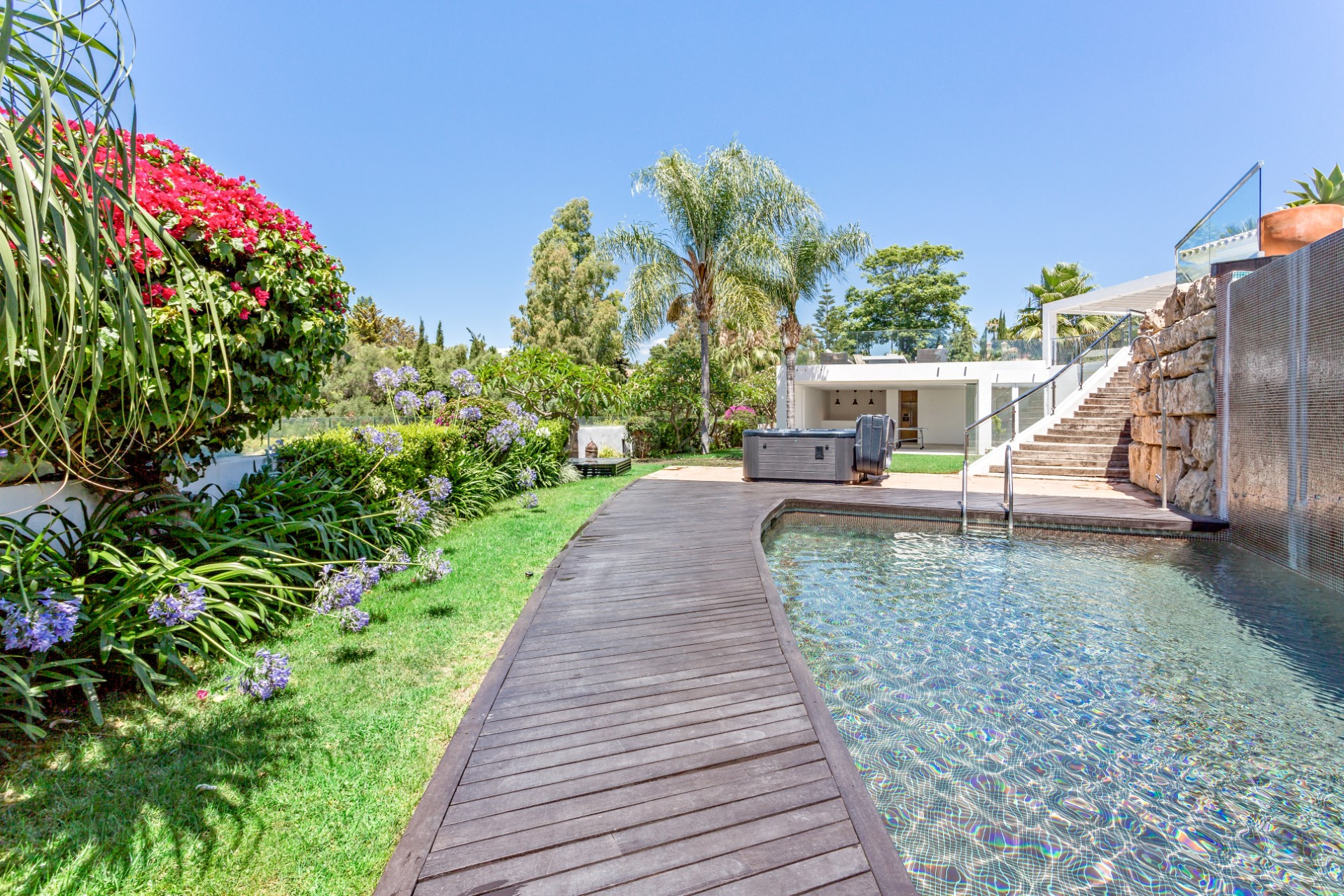 Una magnífica y moderna villa situada en Hacienda Las Chapas, Marbella Este