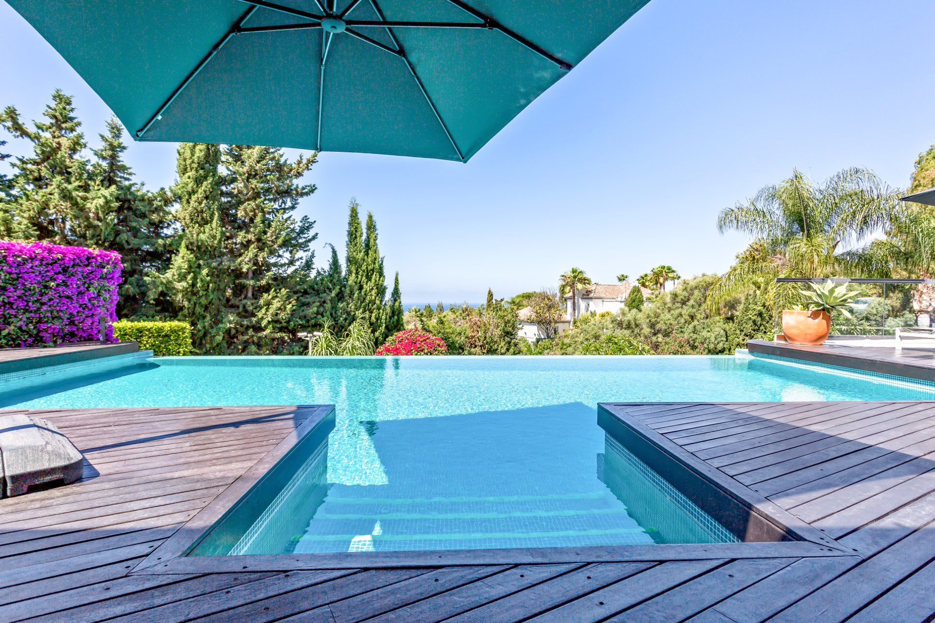 Una magnífica y moderna villa situada en Hacienda Las Chapas, Marbella Este