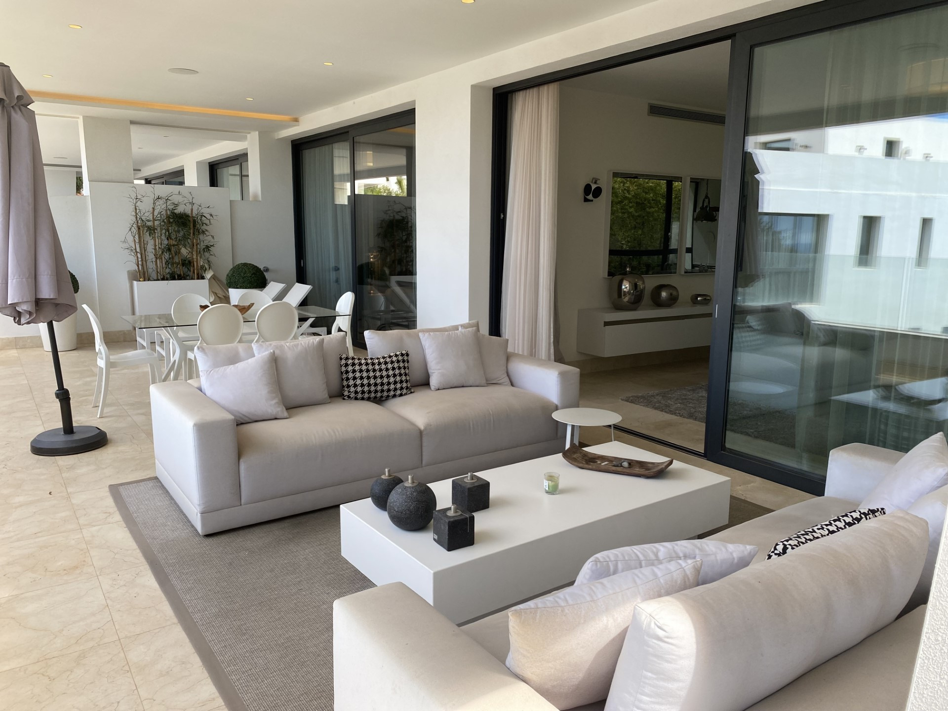 Impresionante apartamento dúplex en planta baja en La Reserva de Sierra Blanca