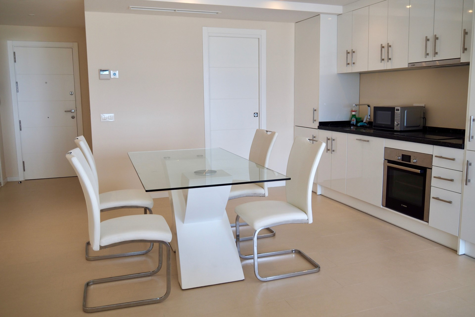 A marvellous refurbished apartment in Puerto Banus Marina