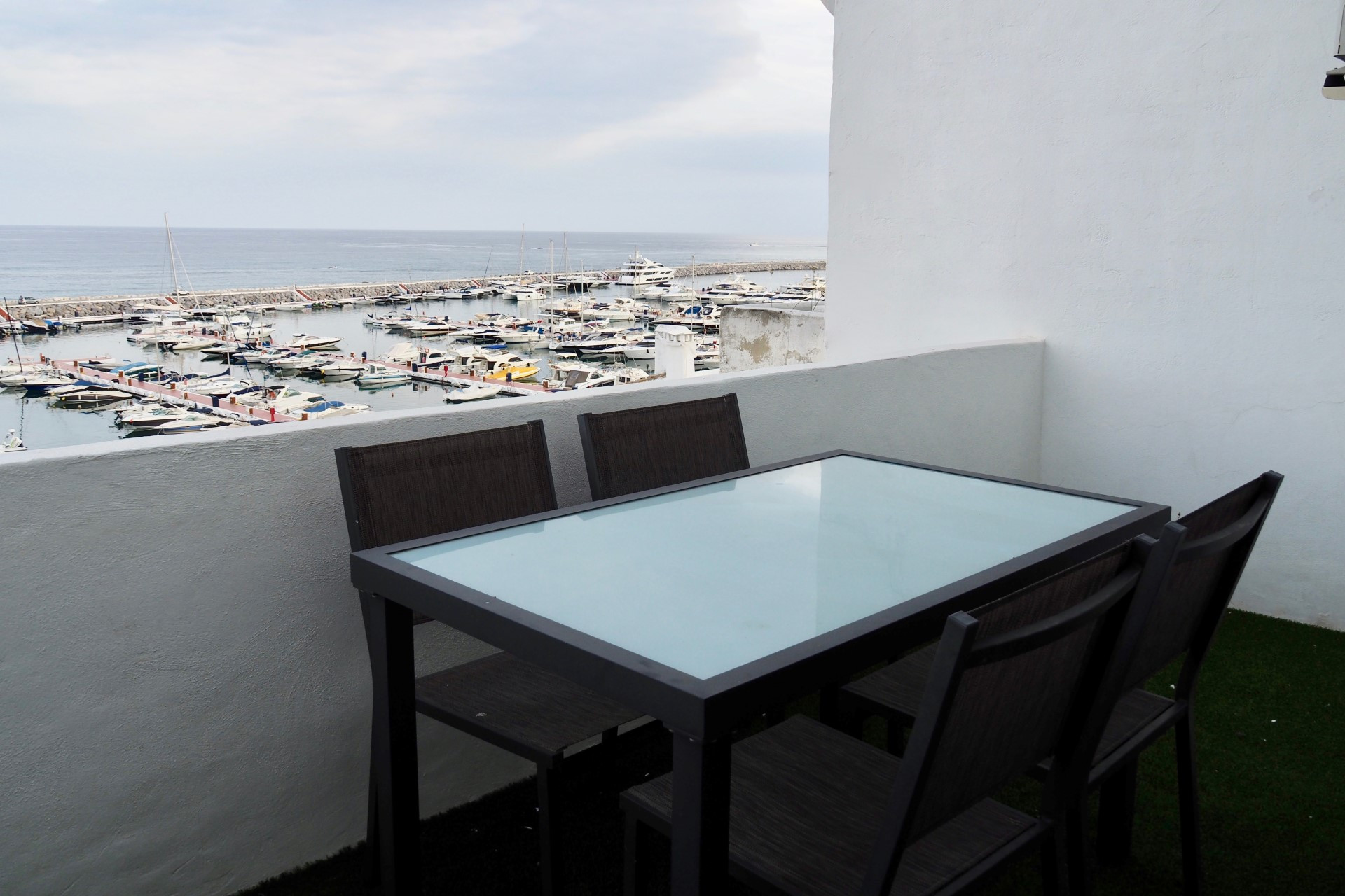 A marvellous refurbished apartment in Puerto Banus Marina