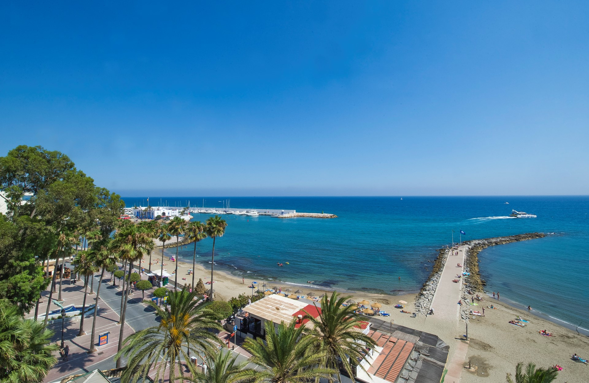 Frontline beach 2 bedroom apartment in Marbella centre