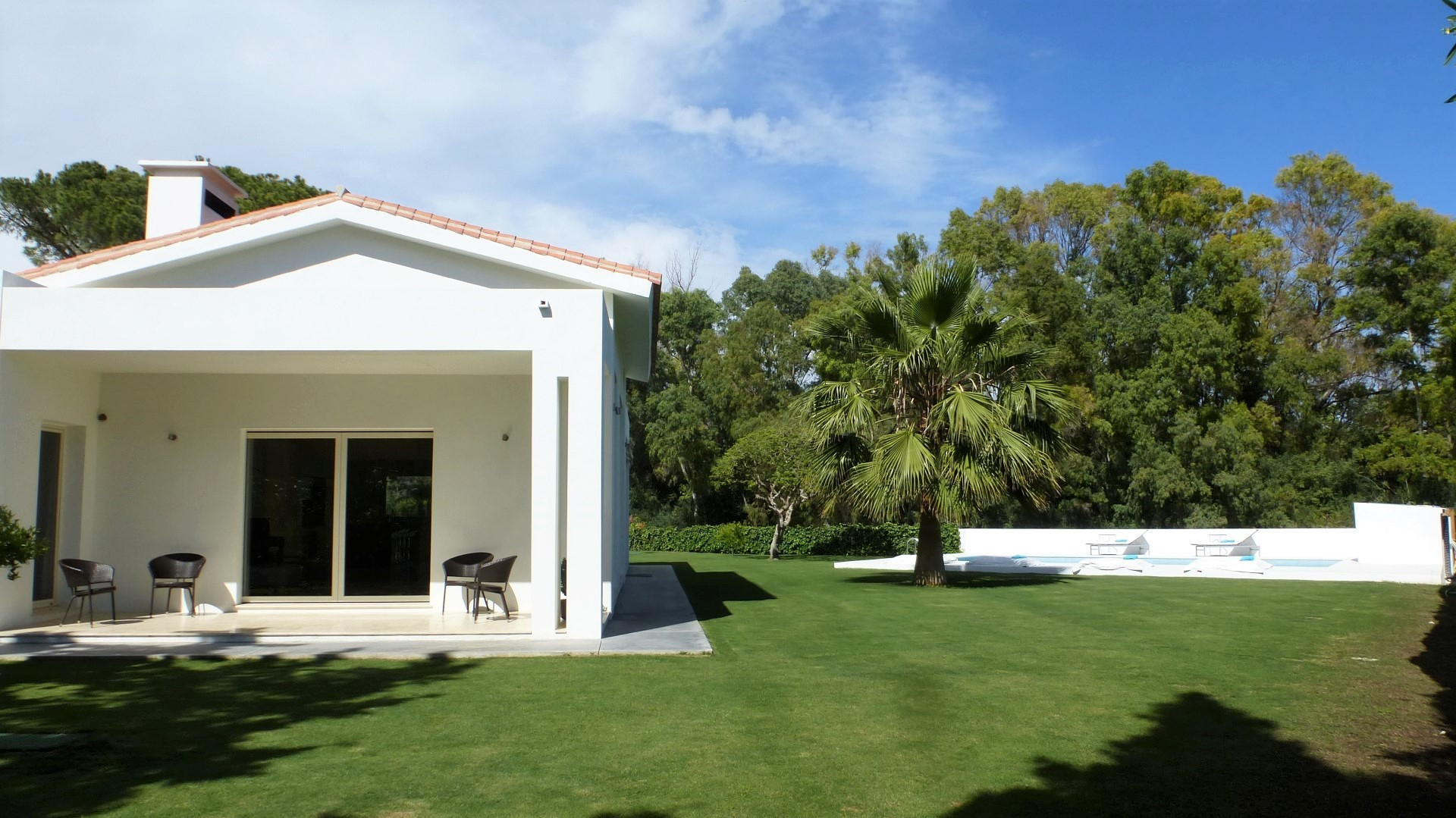 A splendid contemporary style villa beachside in Casasola