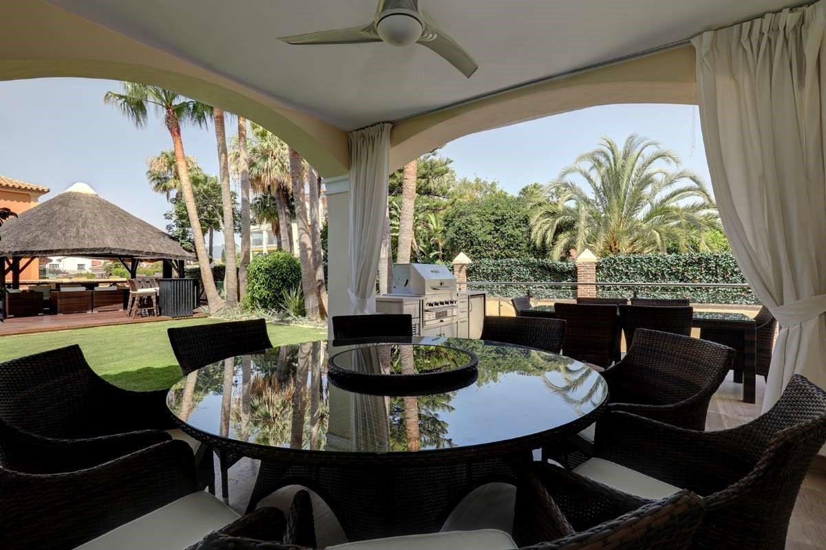 Wonderful 6 bedroom villa beachside in Cortijo Blanco with amazing features