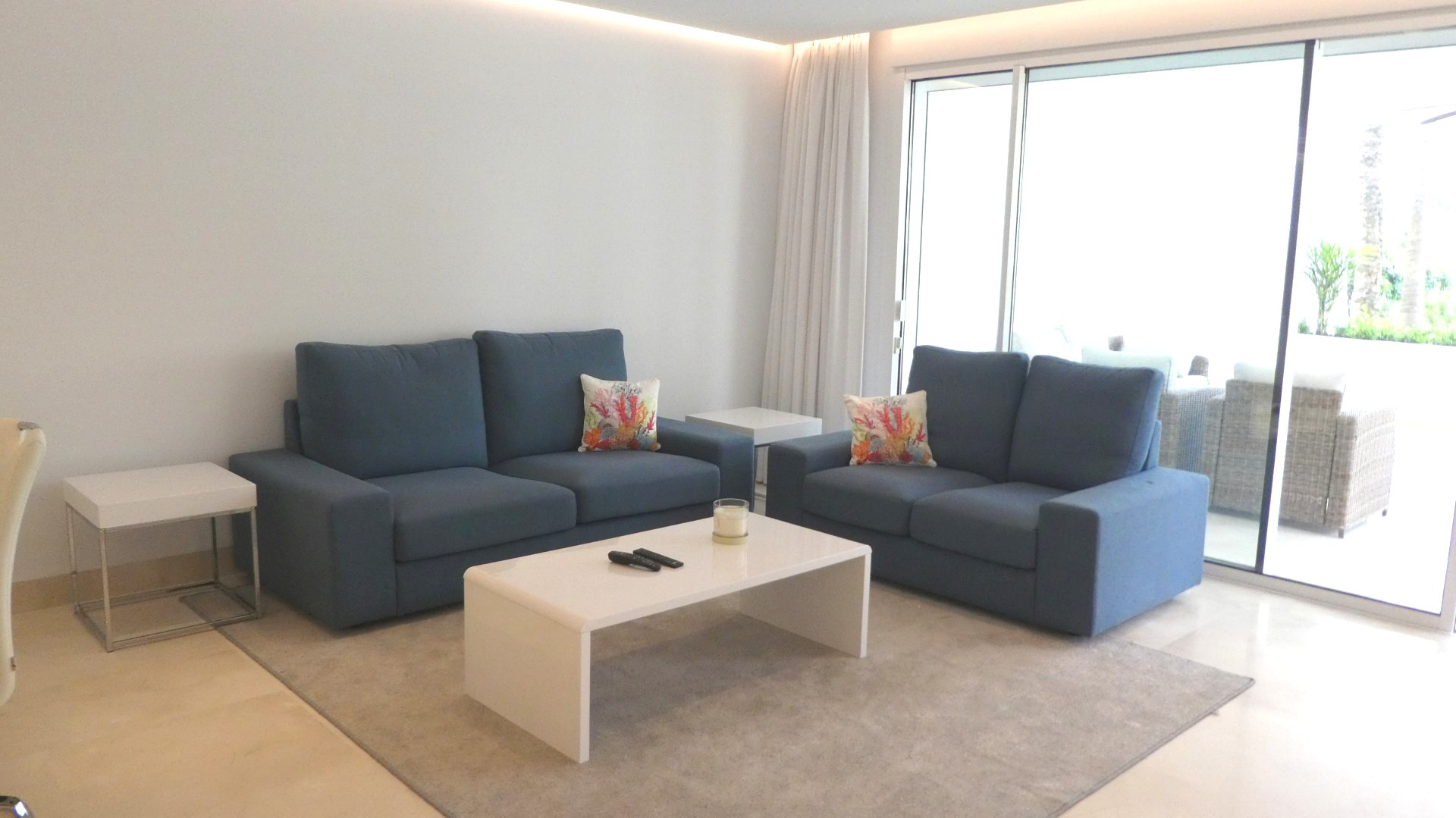 Spacious 3 bedroom ground floor beachside apartment in Marina Puente Romano