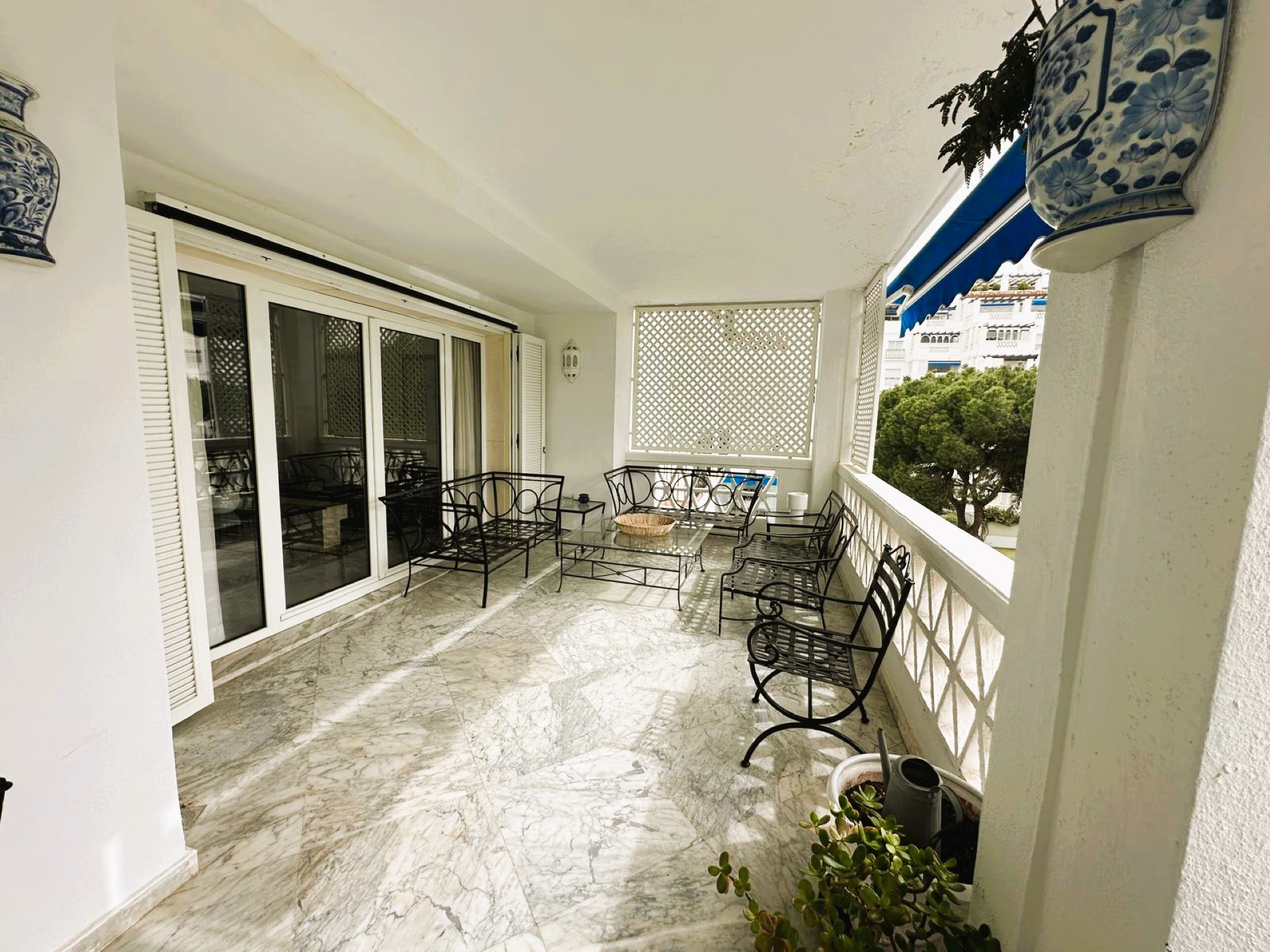 Apartamento de playa con 5 dormitorios en Playas del Duque, Puerto Banus