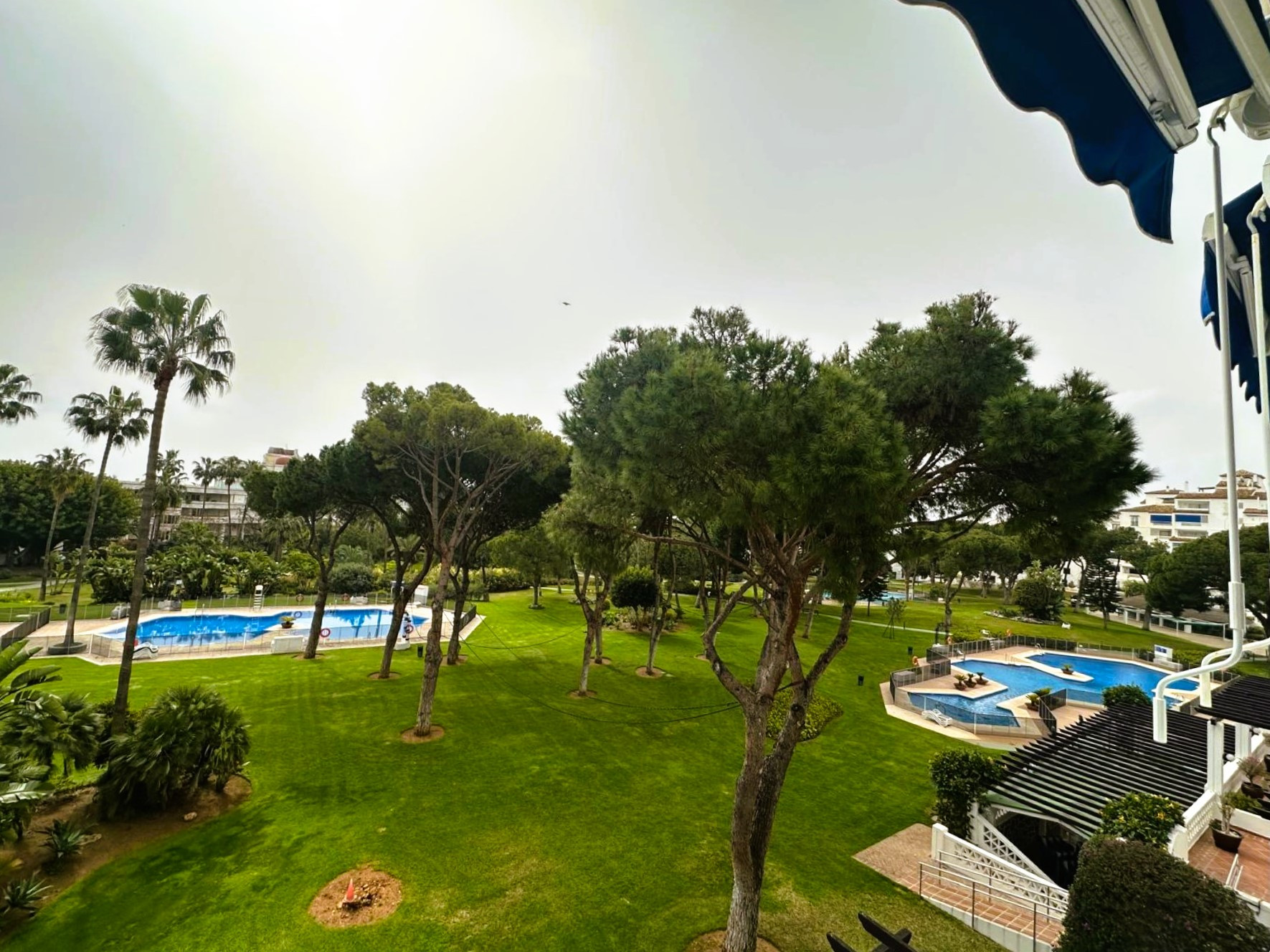 Apartamento de playa con 5 dormitorios en Playas del Duque, Puerto Banus