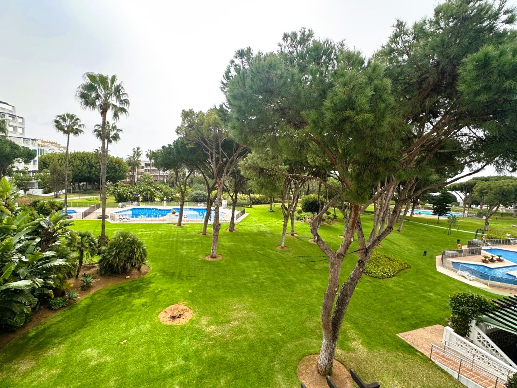Apartamento de playa con 5 dormitorios en Playas del Duque, Puerto Banus