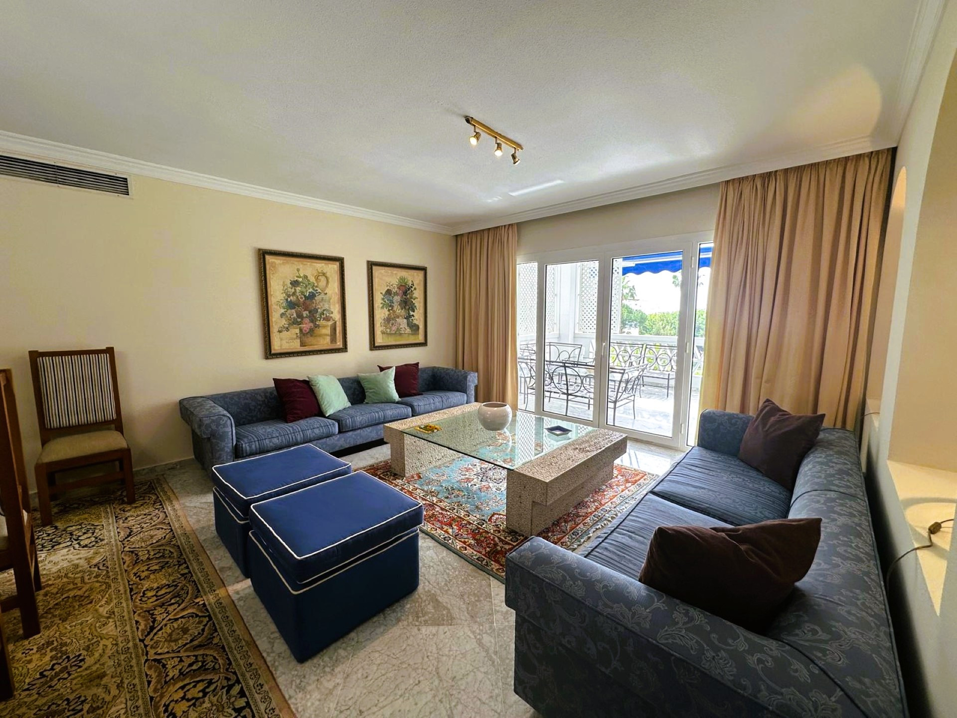 Apartamento de playa con 5 dormitorios en Playas del Duque, Puerto Banus