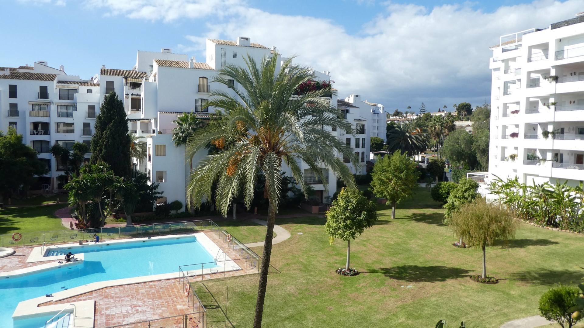 A beautiful 2 bedroom west facing apartment in Puerto Banus 