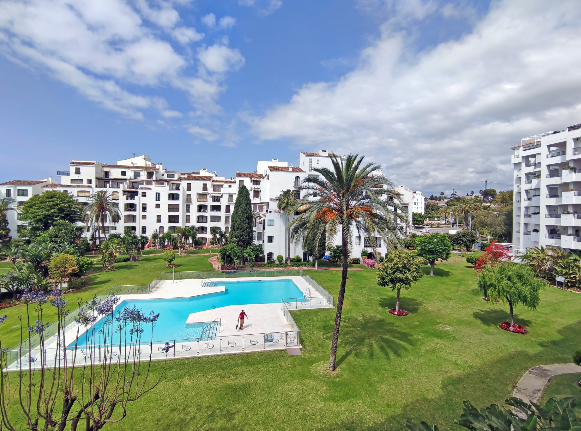 A beautiful 2 bedroom west facing apartment in Puerto Banus 