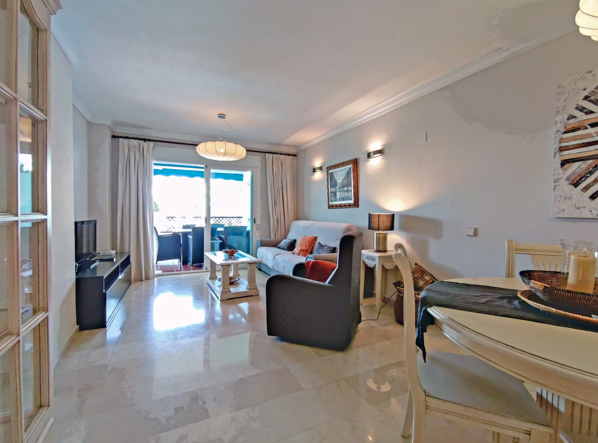 A beautiful 2 bedroom west facing apartment in Puerto Banus 