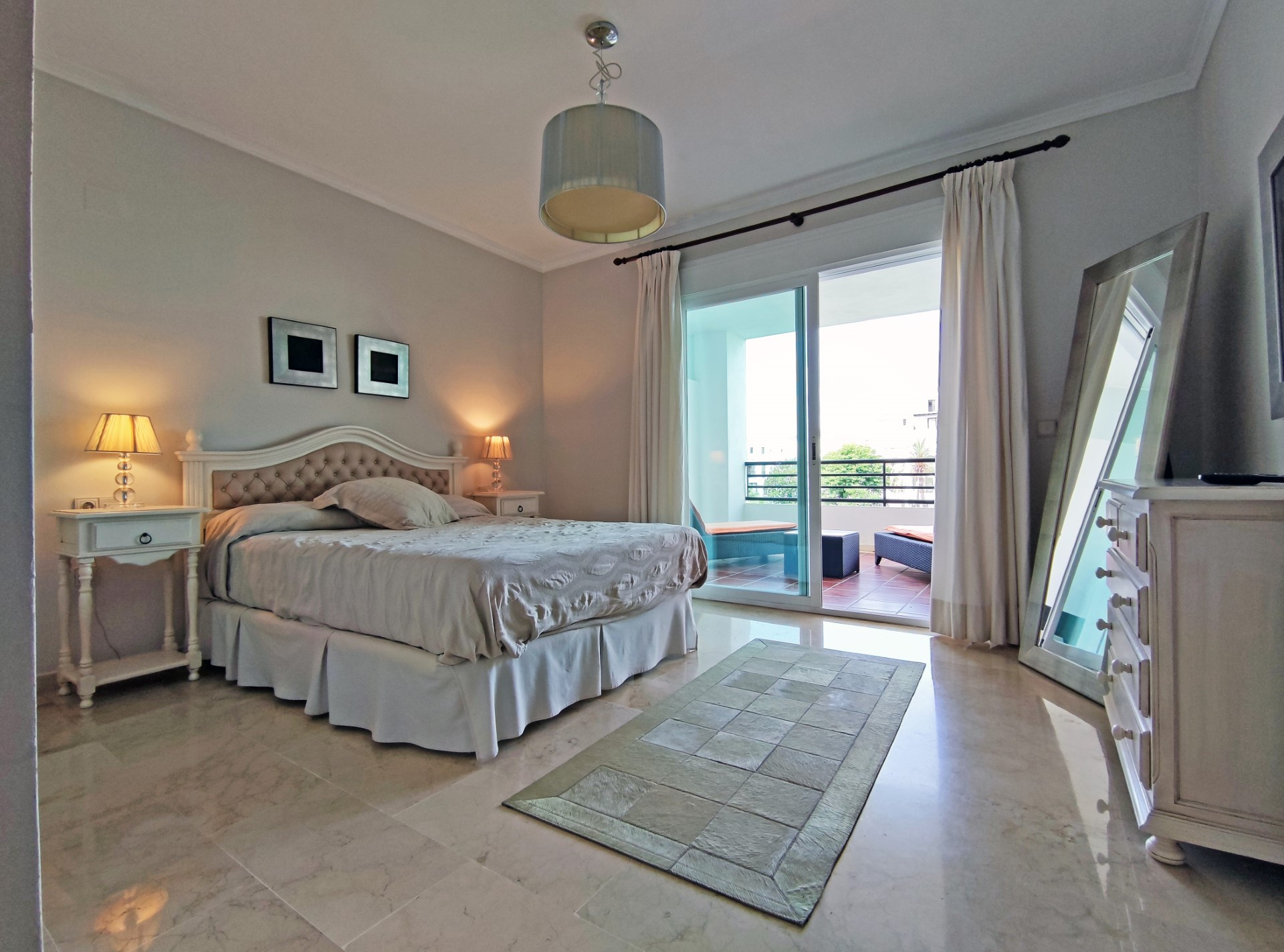 A beautiful 2 bedroom west facing apartment in Puerto Banus 