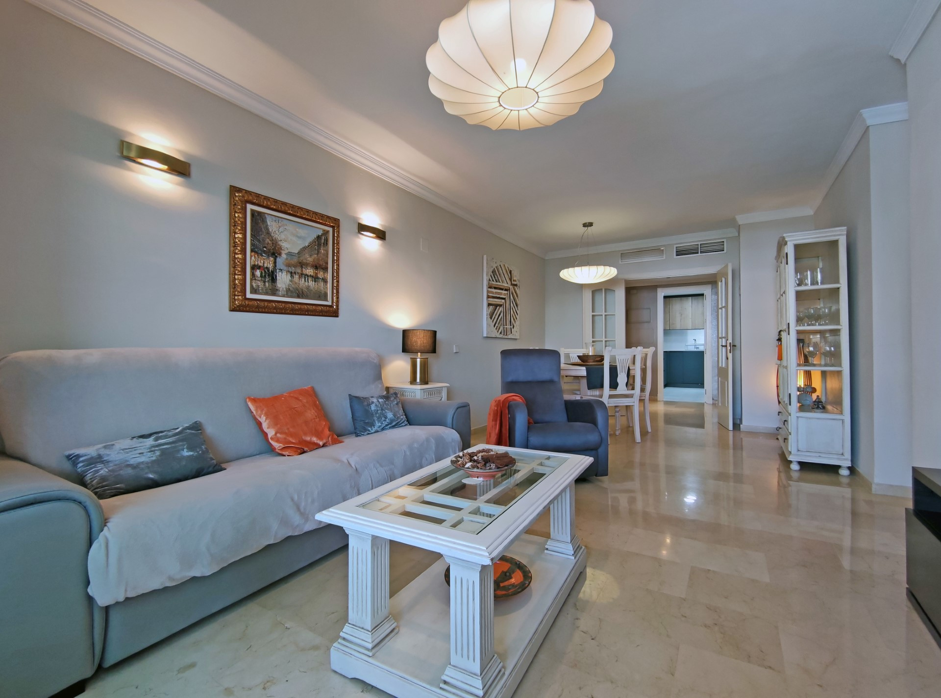 A beautiful 2 bedroom west facing apartment in Puerto Banus 