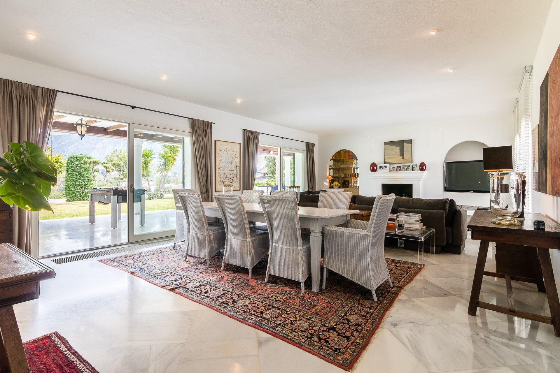 Stunning frontline golf villa in Las Brisas